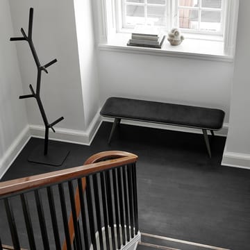 Nara klädhängare - Svartbetsad ask-svartlackat stål - Fredericia Furniture