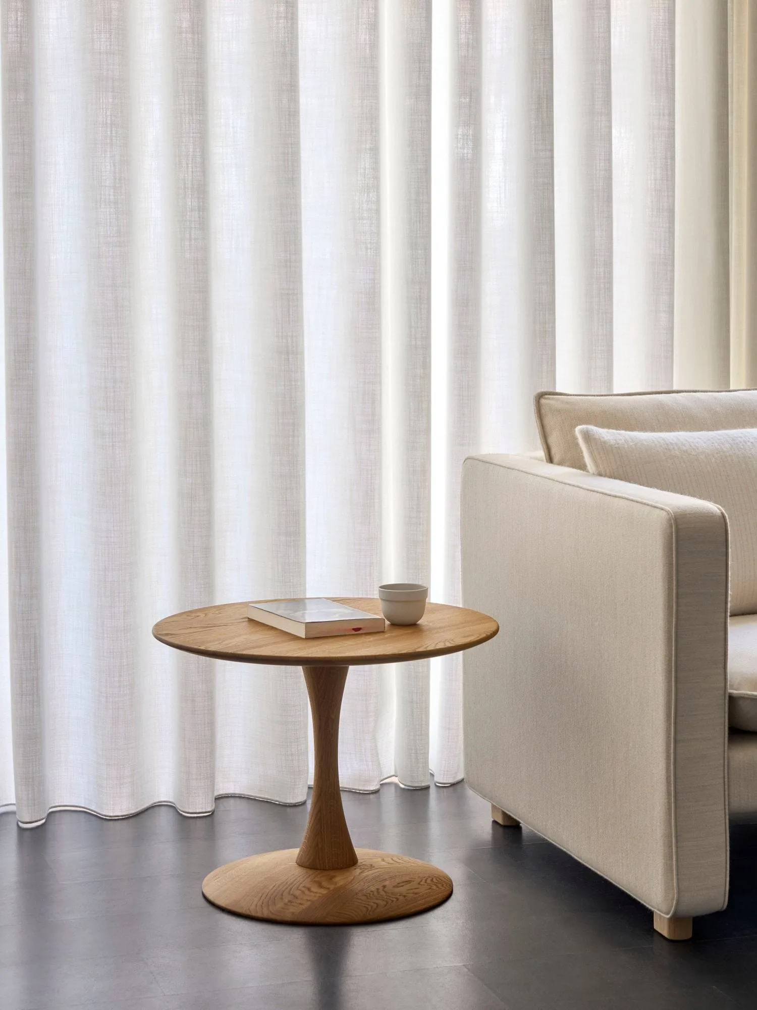 ND110 Trisse soffbord, Oljad ek, Ø55x42 cm Fredericia Furniture ND110 Trisse soffbord, Oljad ek, Ø55x42 cm Fredericia Furniture