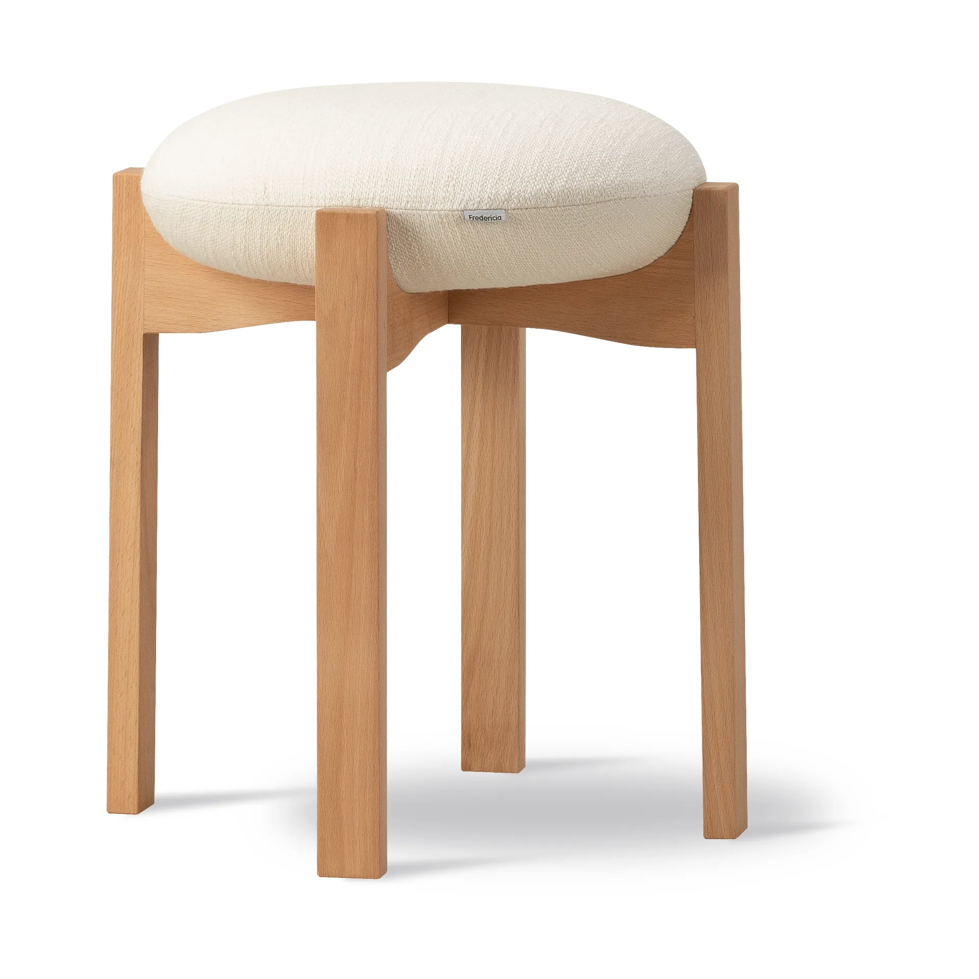 Pioneer pall låg, Odino NE22 off white-oljad bok Fredericia Furniture