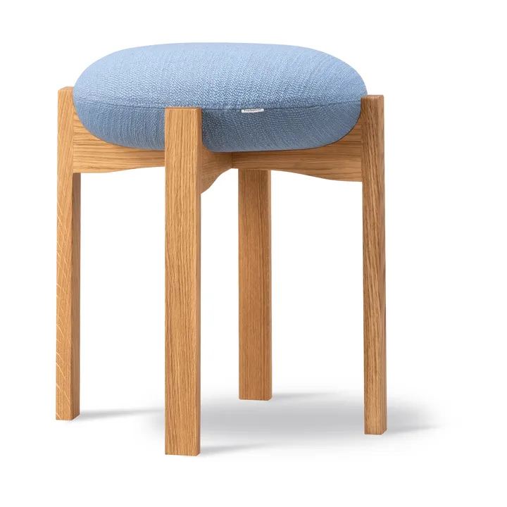 Pioneer pall låg - Odino PV82 light blue-lackerad ek - Fredericia Furniture