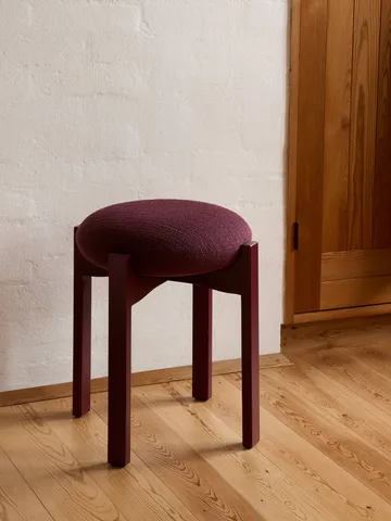 Pioneer pall låg - Odino RC43 bordeaux-bordeaux bok - Fredericia Furniture