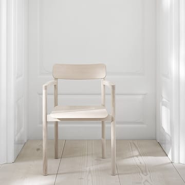 Post 3445 karmstol - Lackad ek - Fredericia Furniture