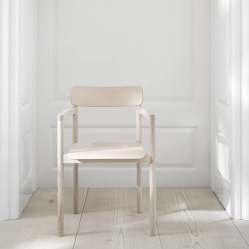 Post 3445 karmstol, Svartlackerad ek Fredericia Furniture