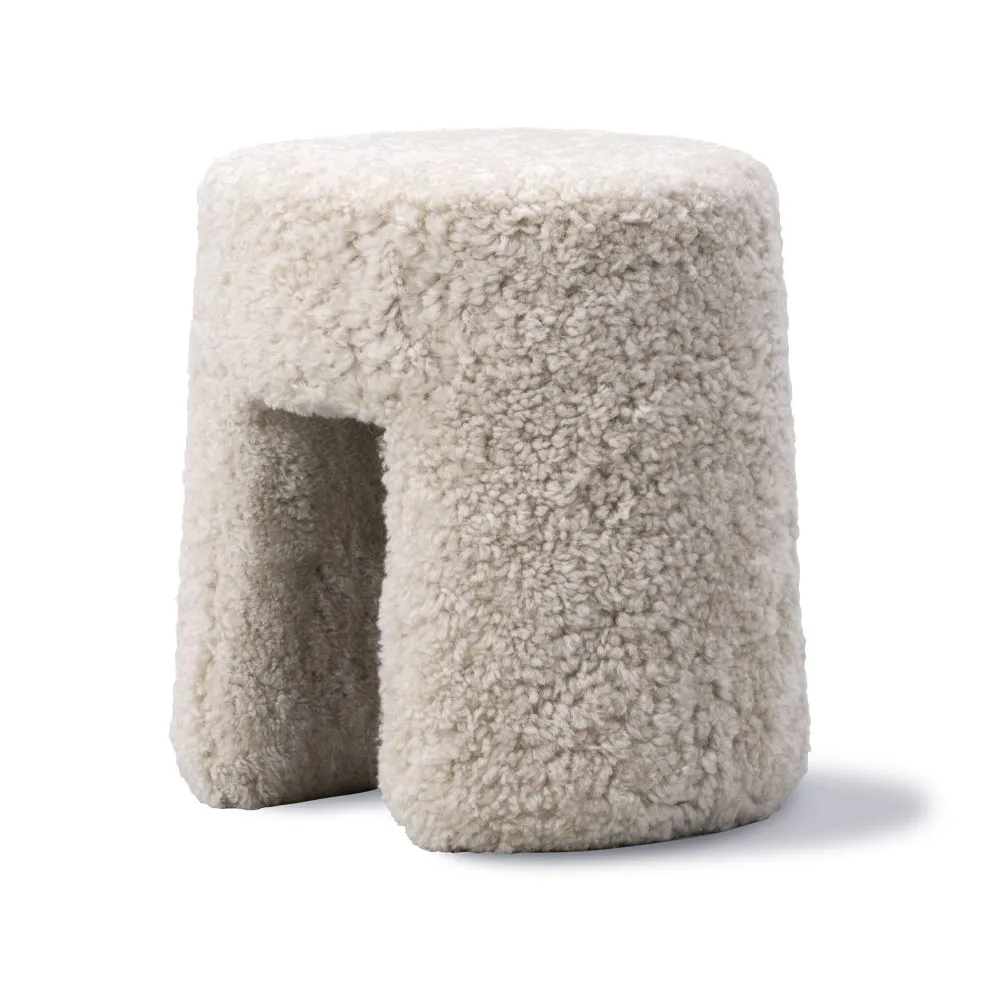 Sequoia sittpuff, Fårskinn moonlight Fredericia Furniture