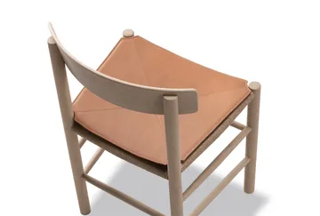 Sittdyna i läder till J39 stol - Läder Cera 905 Russet Brown - Fredericia Furniture