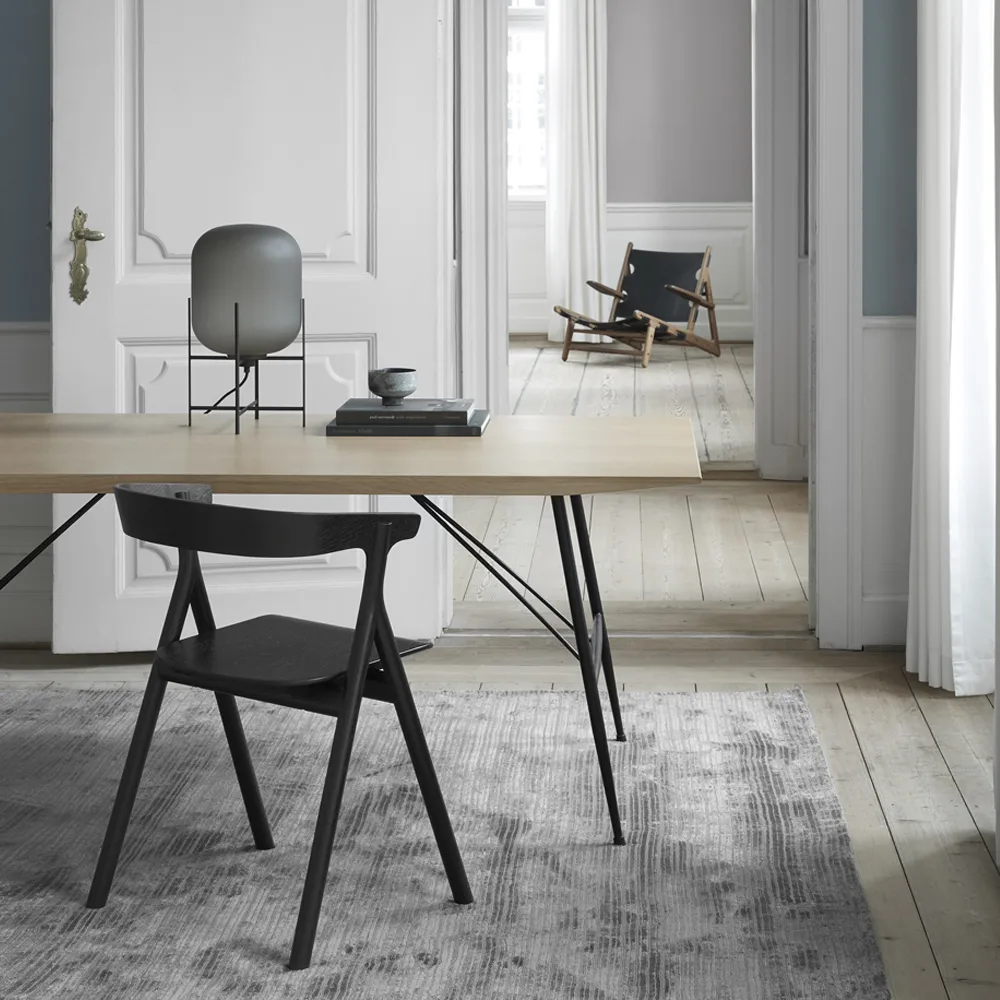 Yksi 3340 stol, Lackad ek Fredericia Furniture