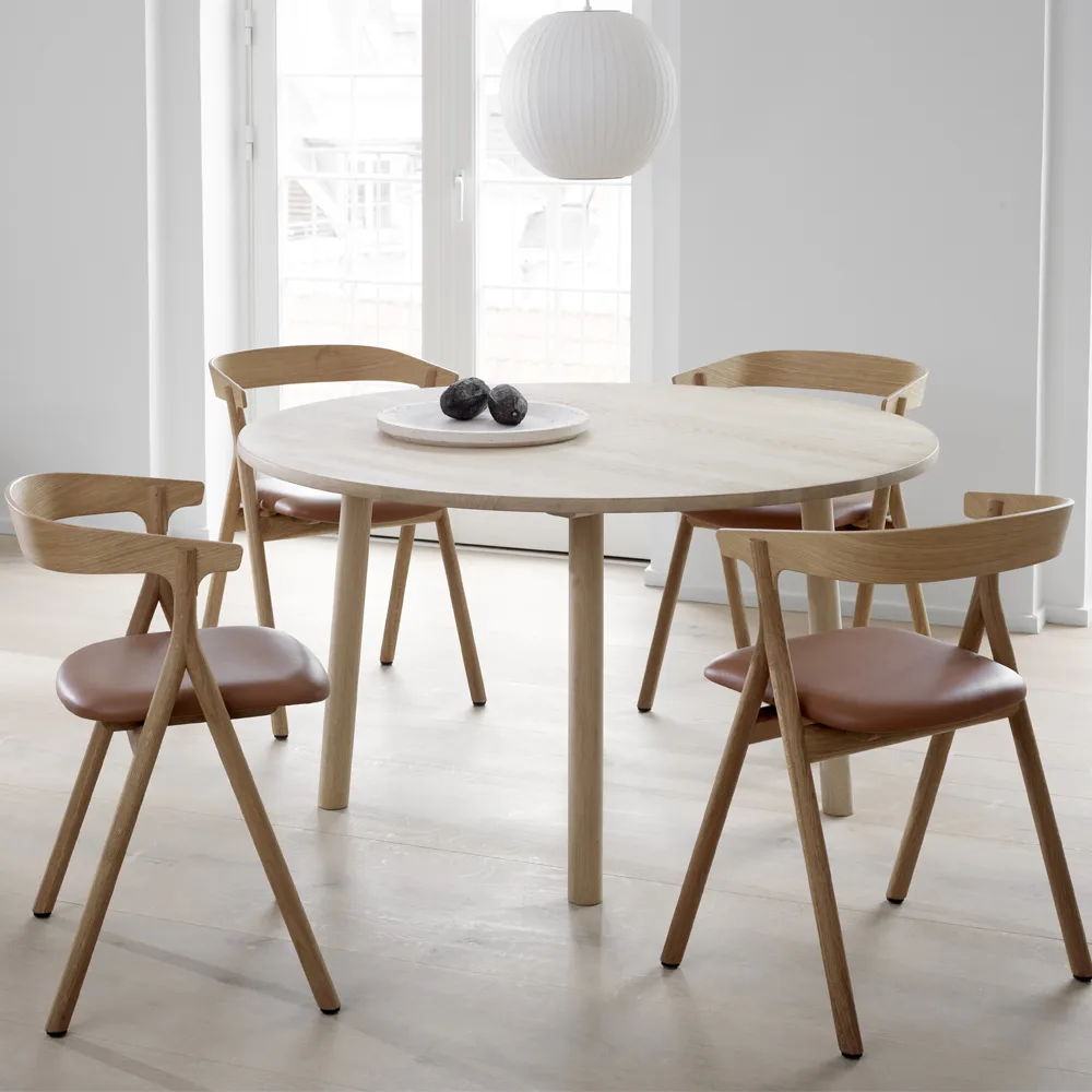 Yksi 3341 stol, Läder premium 88-svartlackerad ek Fredericia Furniture