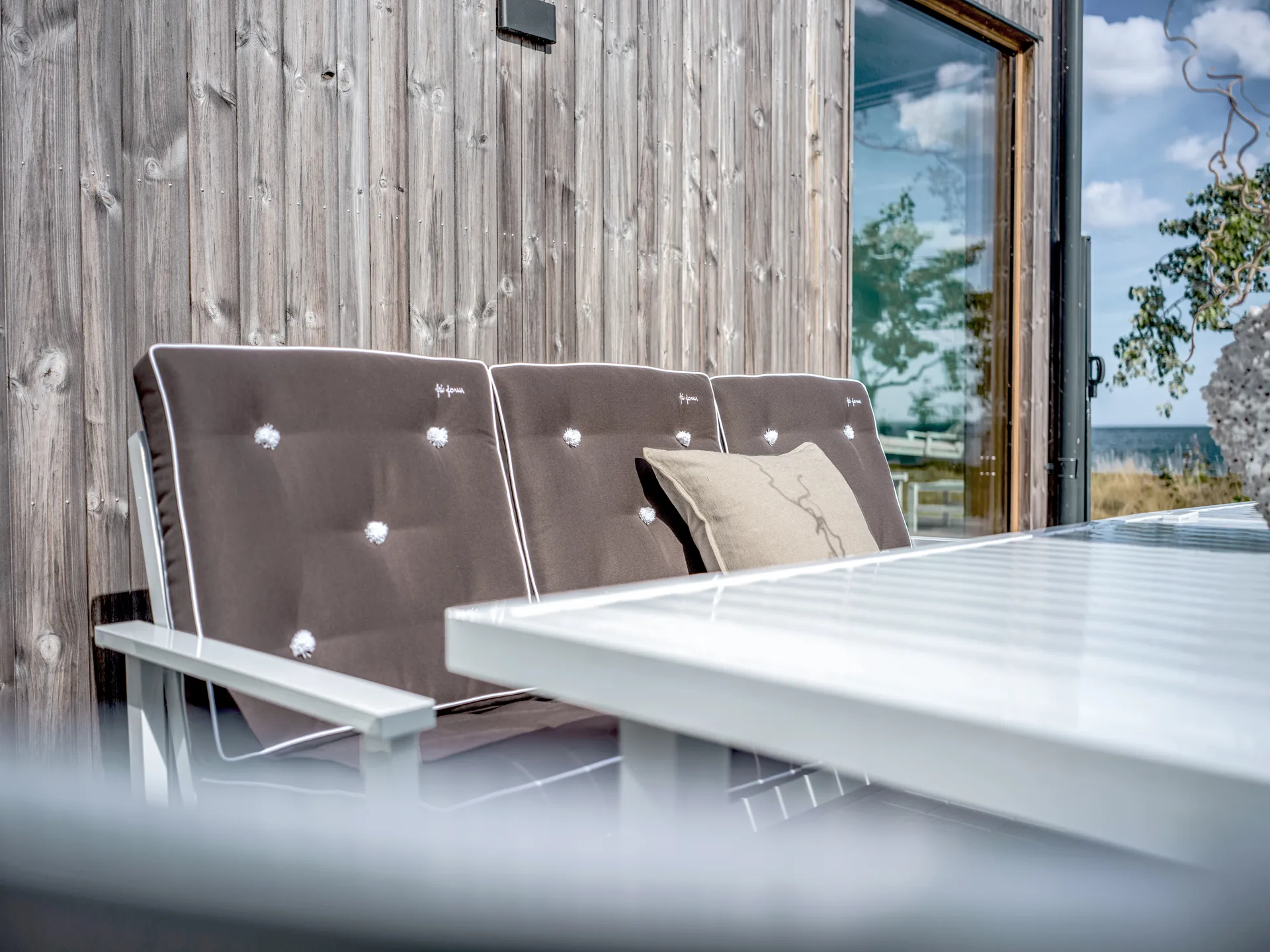 62 bord, White, 142x80x65,5 cm Fri Form