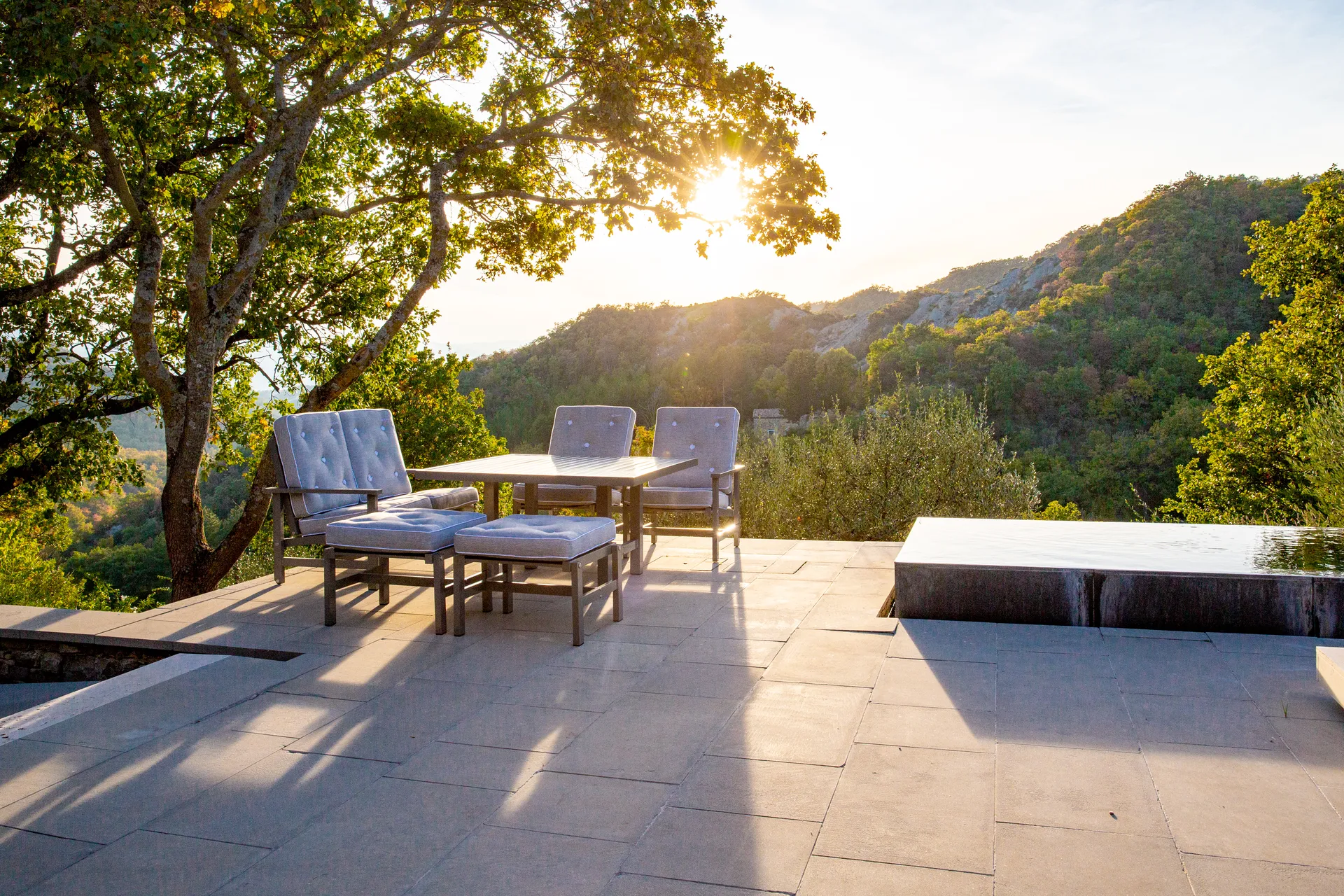 65 bord, Grey, 124x133x66 cm Fri Form