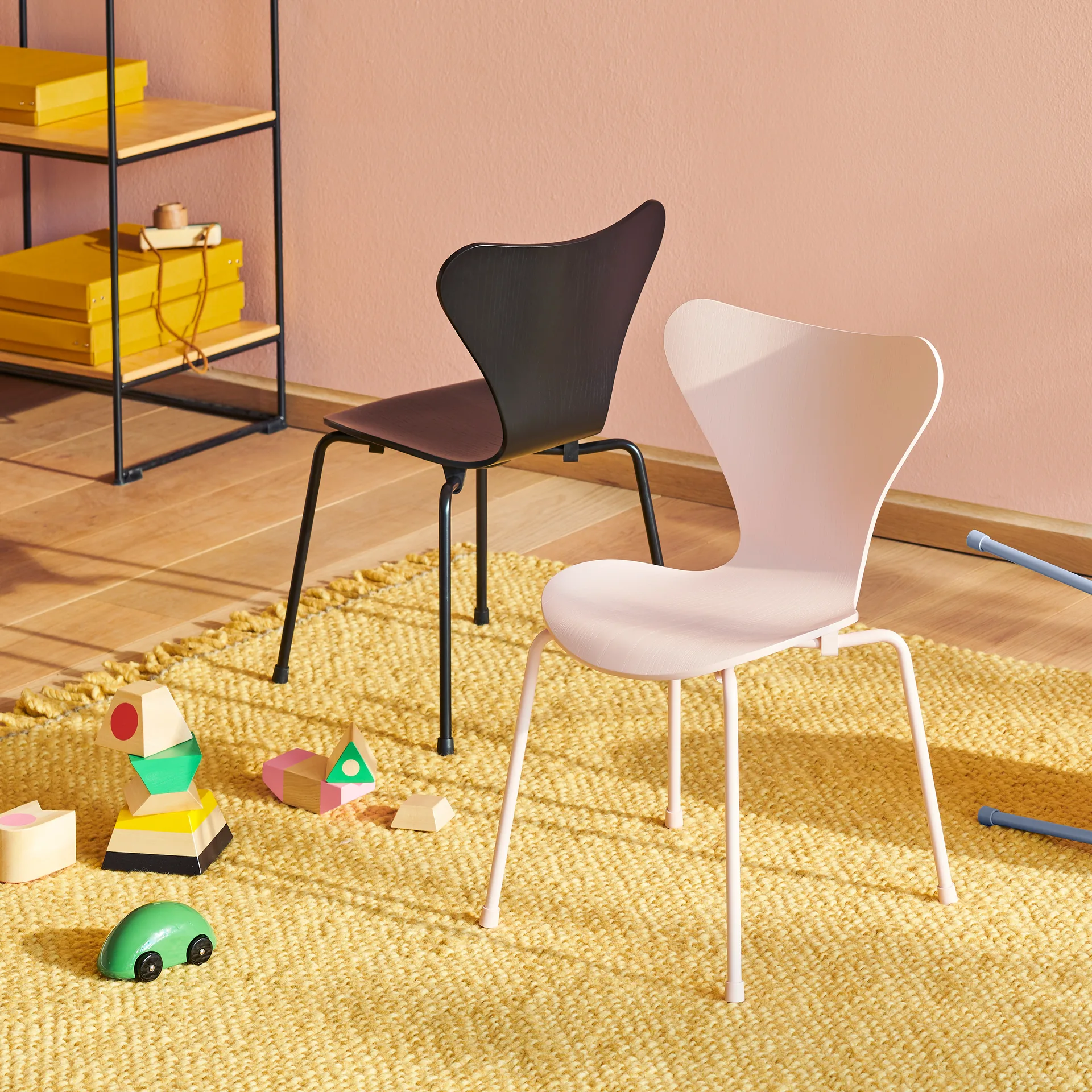 3177 Sjuan barnstol, Black Fritz Hansen
