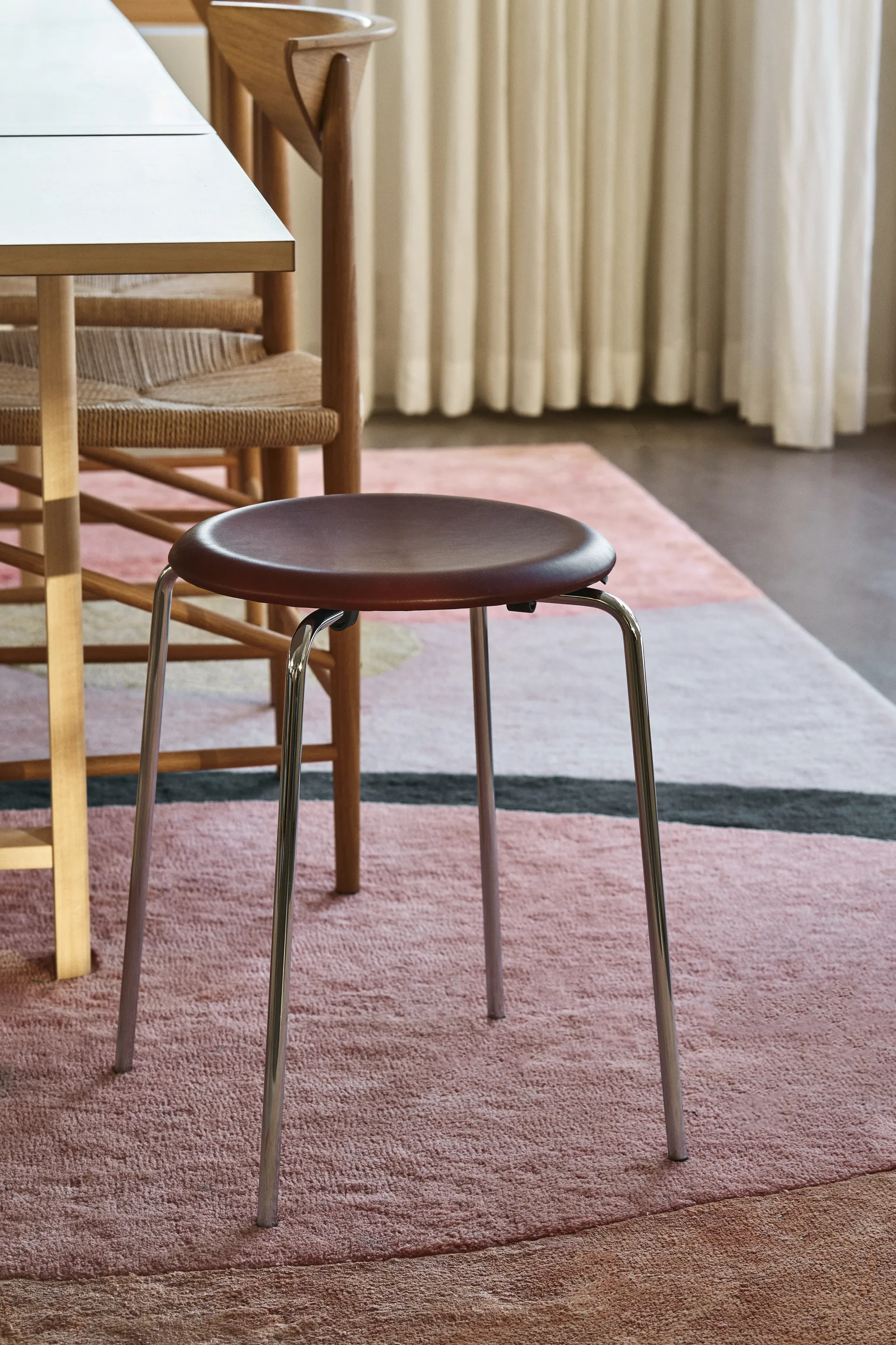 Dot pall läder, Chestnut Fritz Hansen