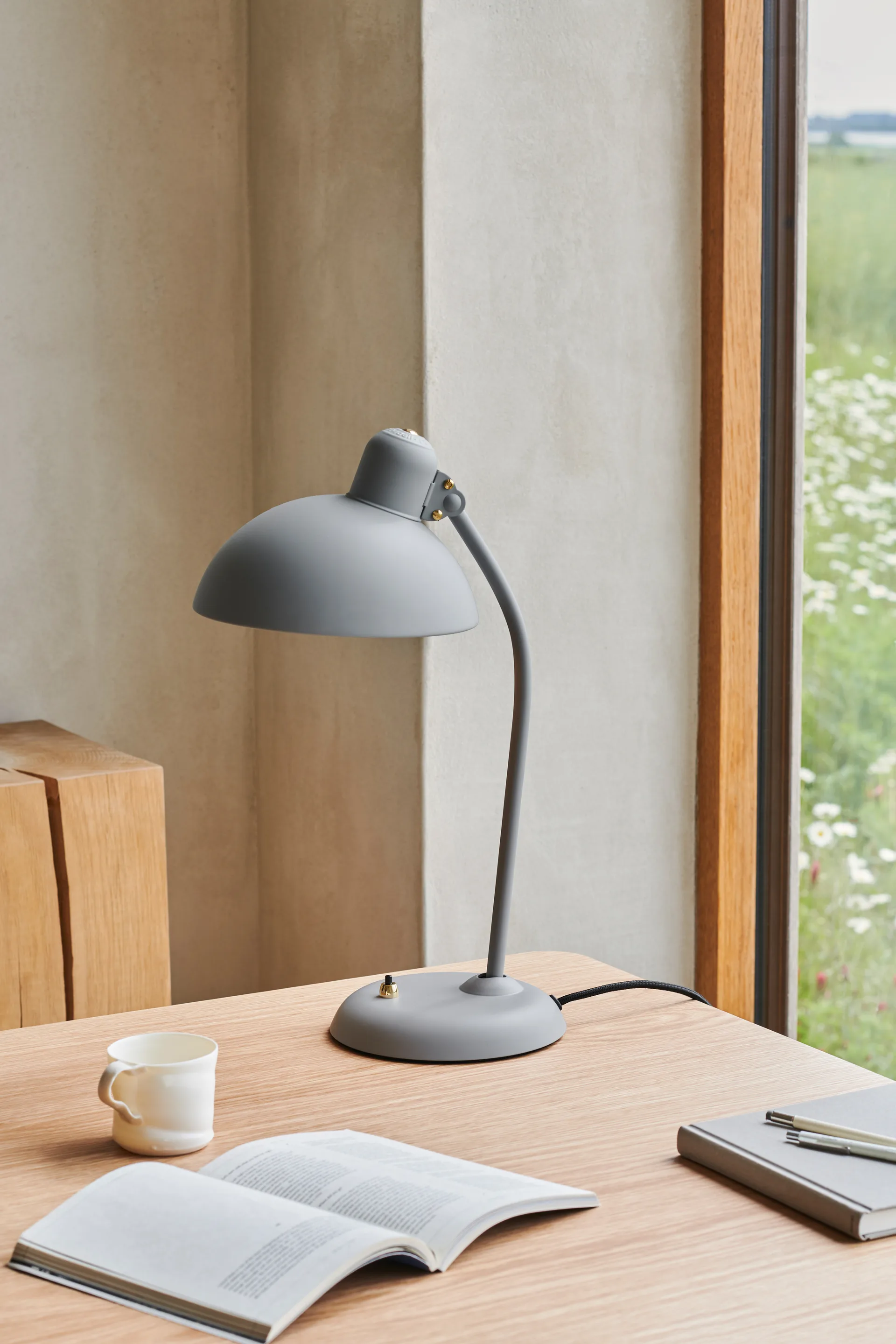 Kaiser Idell 6556-T bordslampa, Easy Grey Fritz Hansen