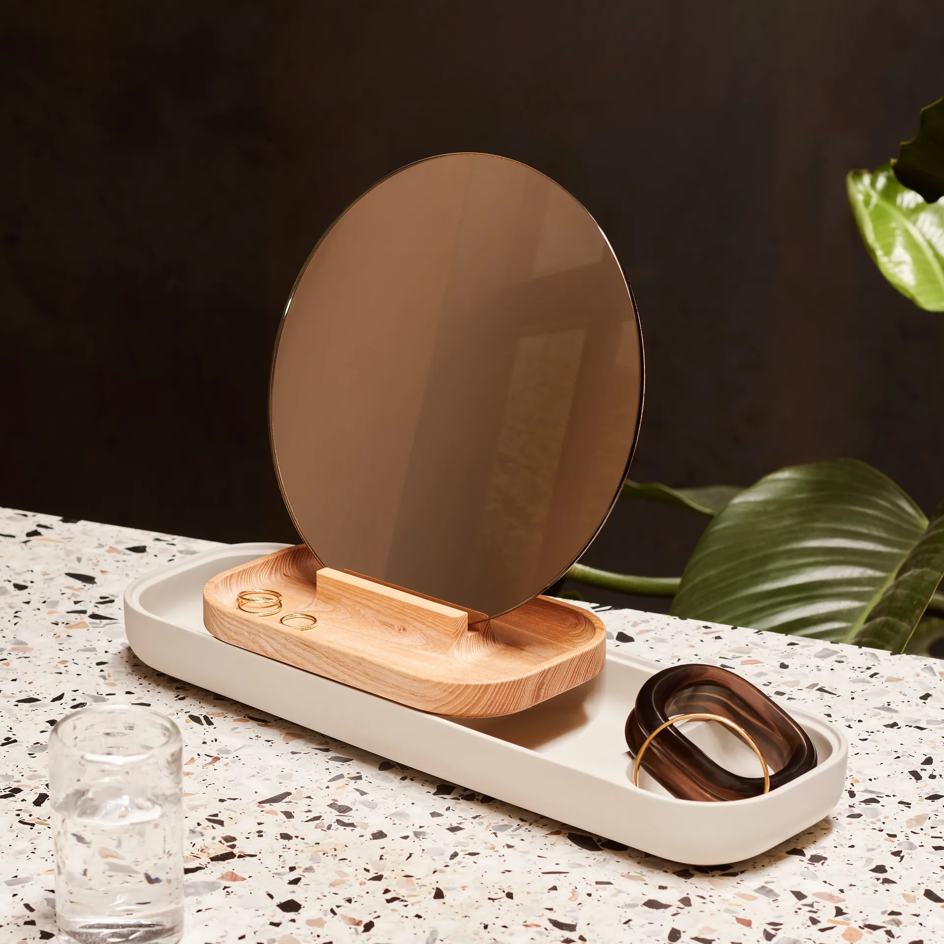 Slide förvaring med spegel, Ask-betong Fritz Hansen