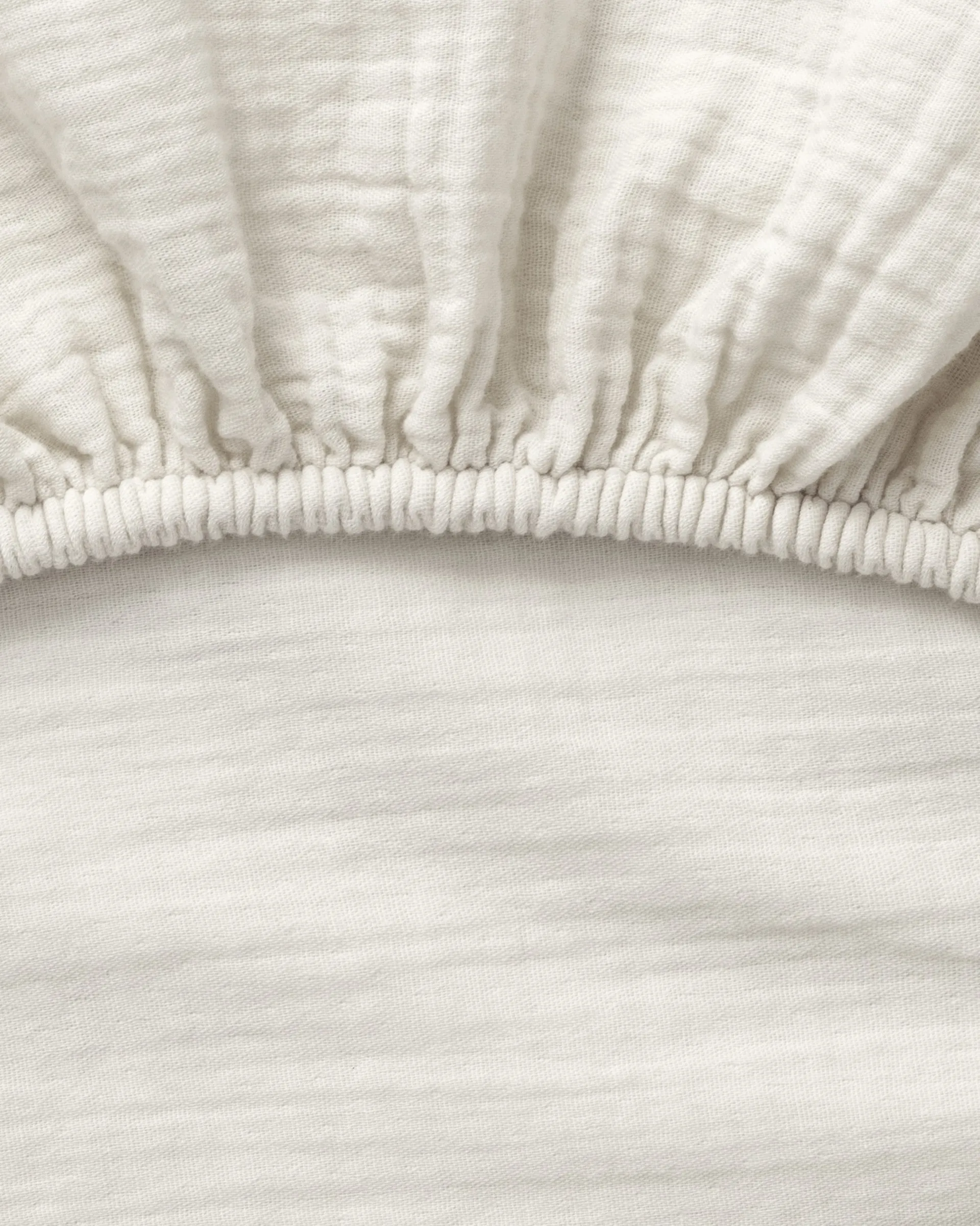 Eggshell Muslin dra-på-lakan, 160x200x30 cm Garbo&Friends