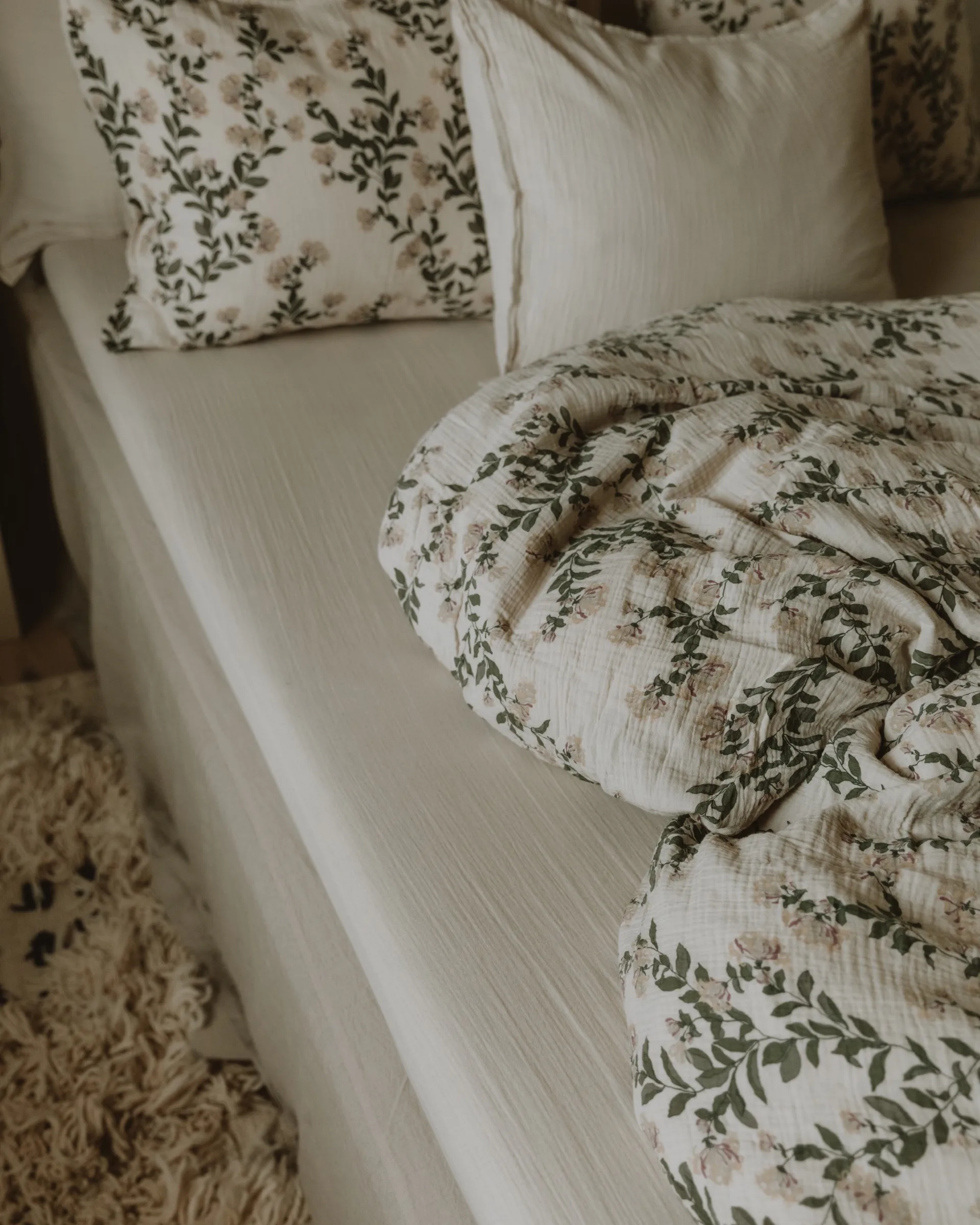 Eggshell Muslin dra-på-lakan, 180x200x30 cm Garbo&Friends