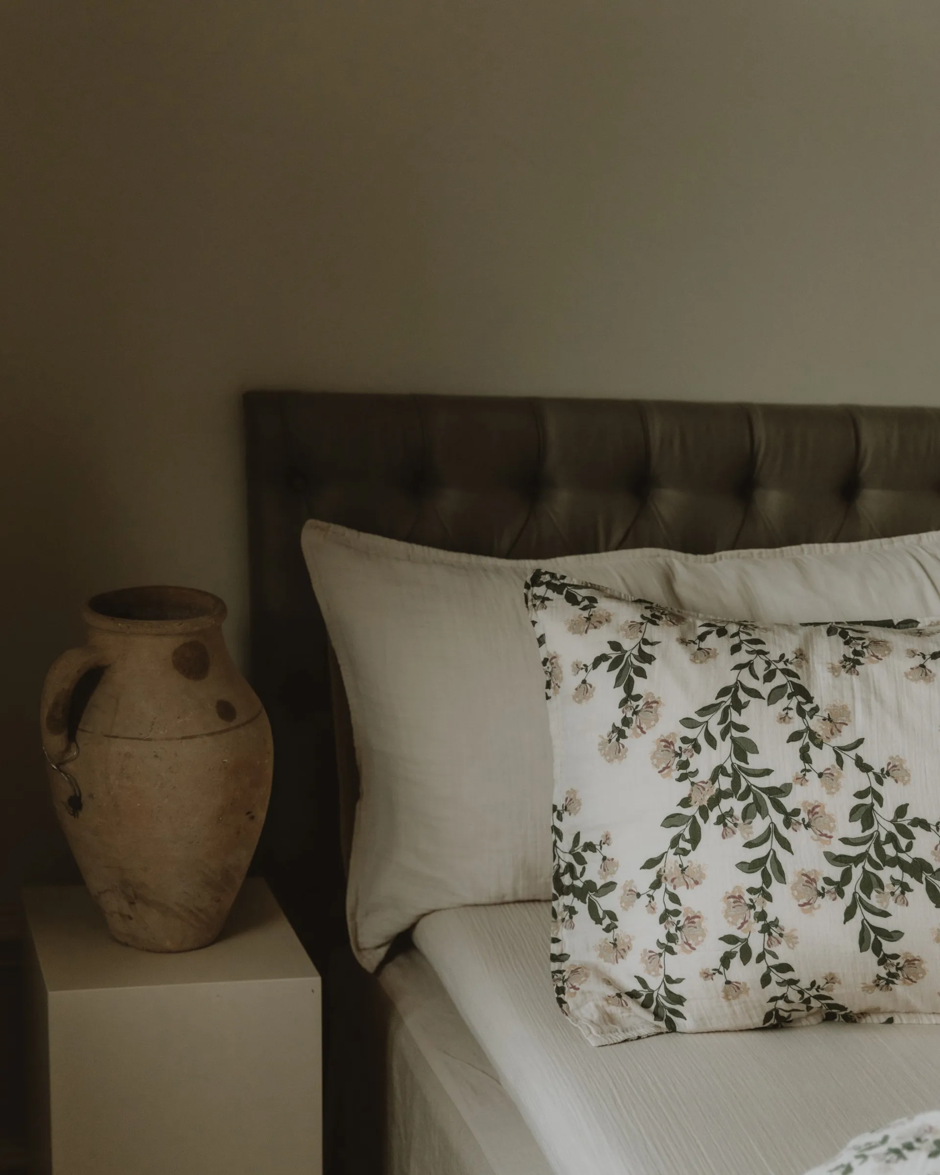 Eggshell Muslin dra-på-lakan, 90x200x30 cm Garbo&Friends