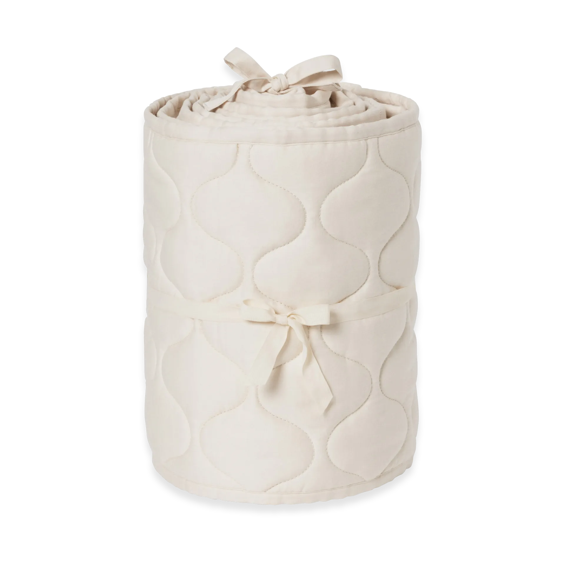 Eggshell Satin quiltat spjälsängsskydd, 30x360 cm Garbo&Friends