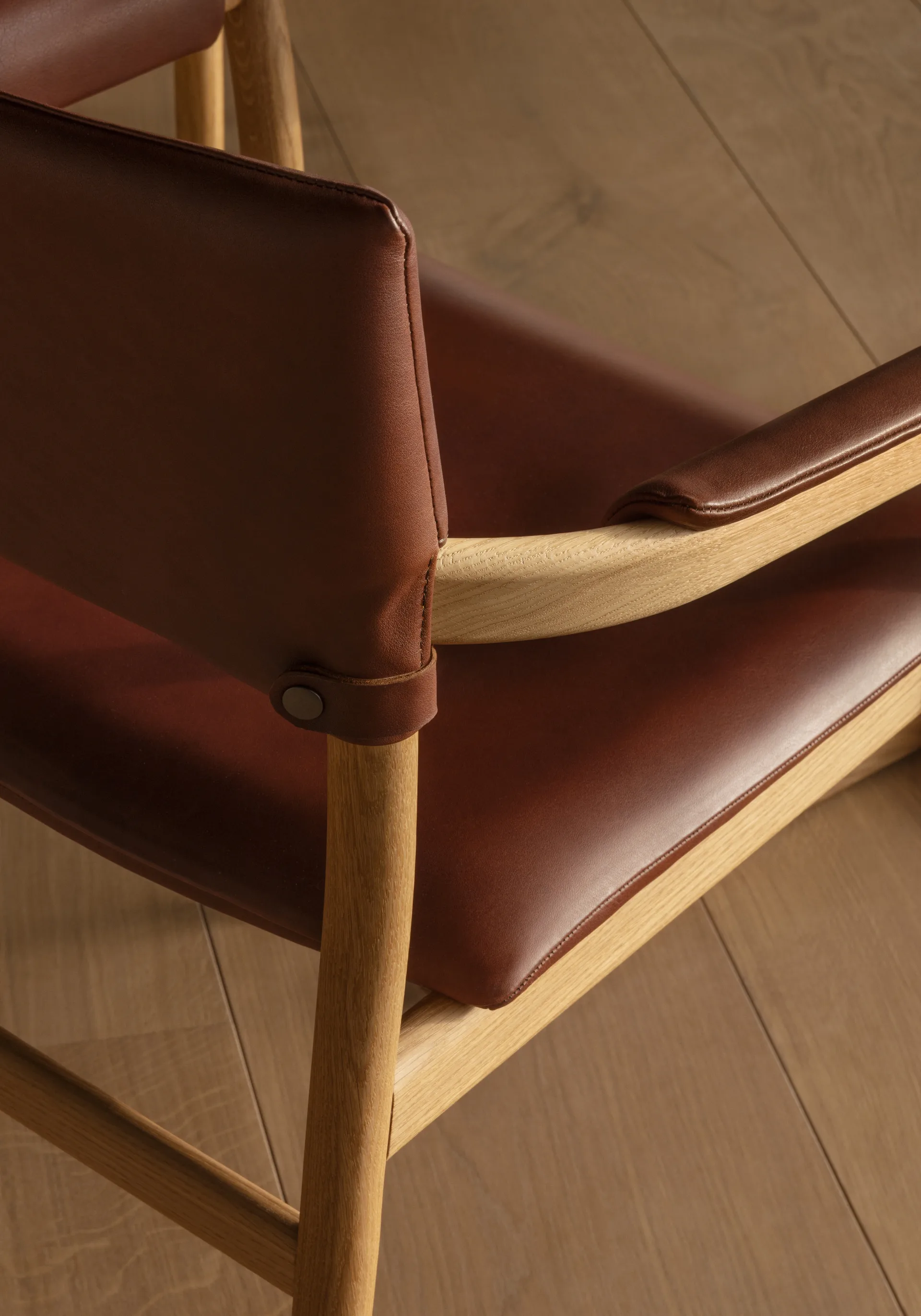 Vyn fåtölj klädd rygg och sits, Monocoat natural-Elmosoft 43283 Gärsnäs
