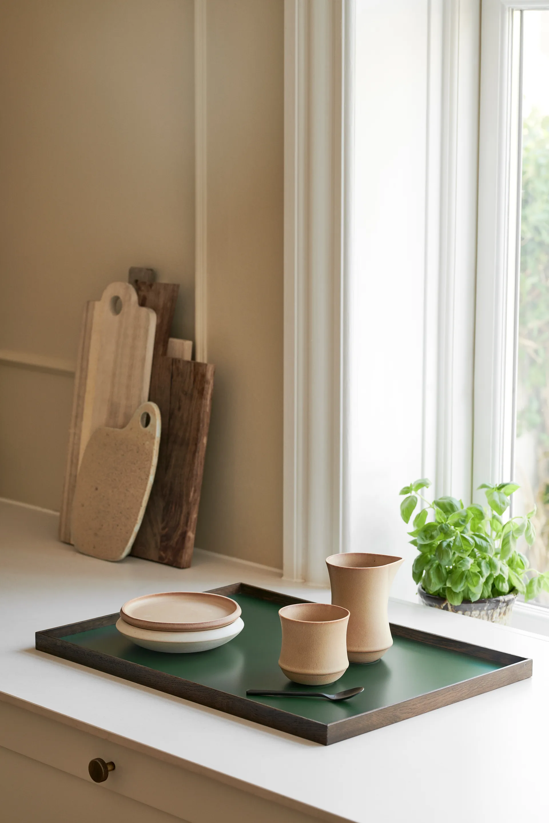 Frame bricka large 35,5x50,6 cm, Rökt ek-grön Gejst