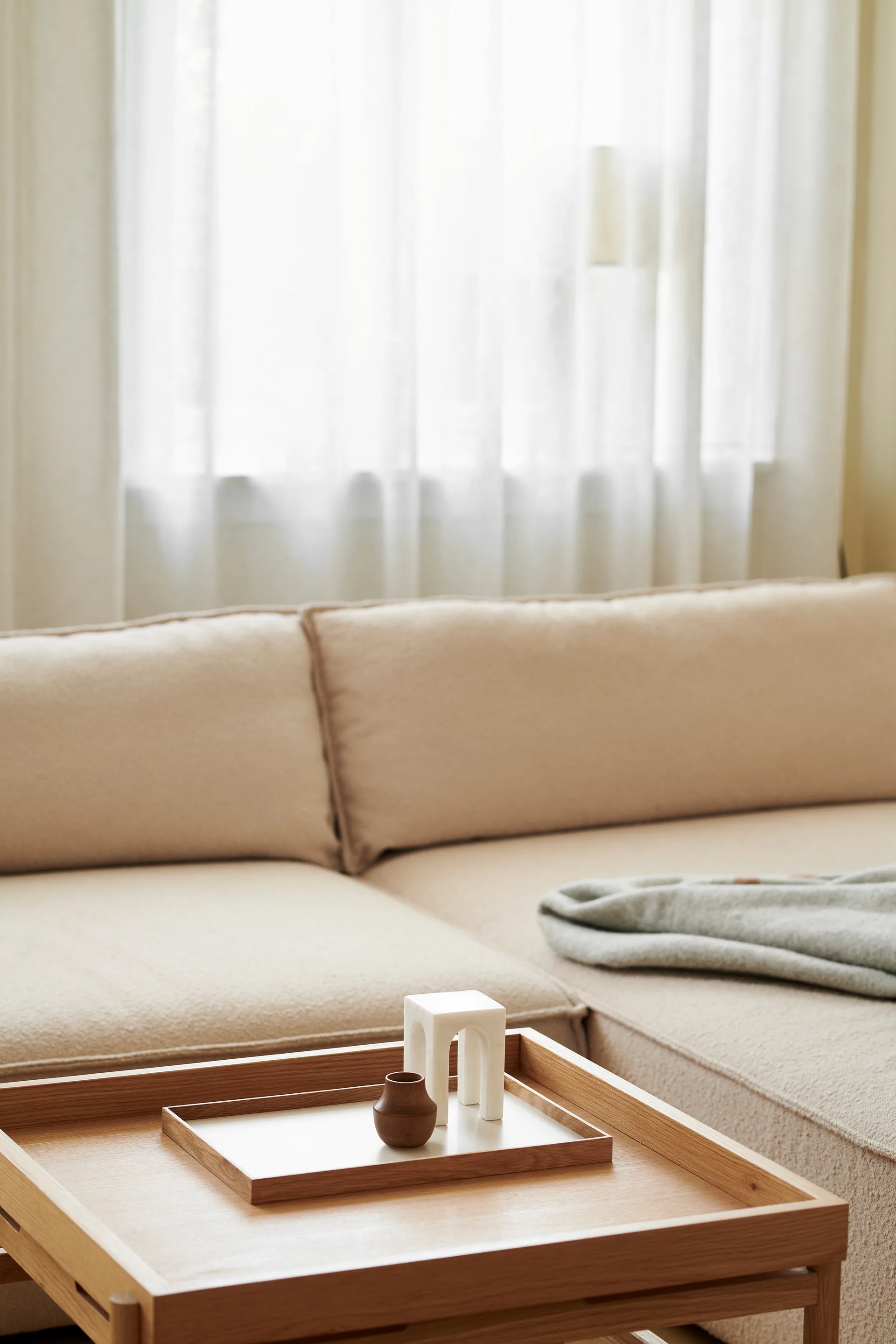 Frame bricka medium 23x34 cm, Ek-beige Gejst