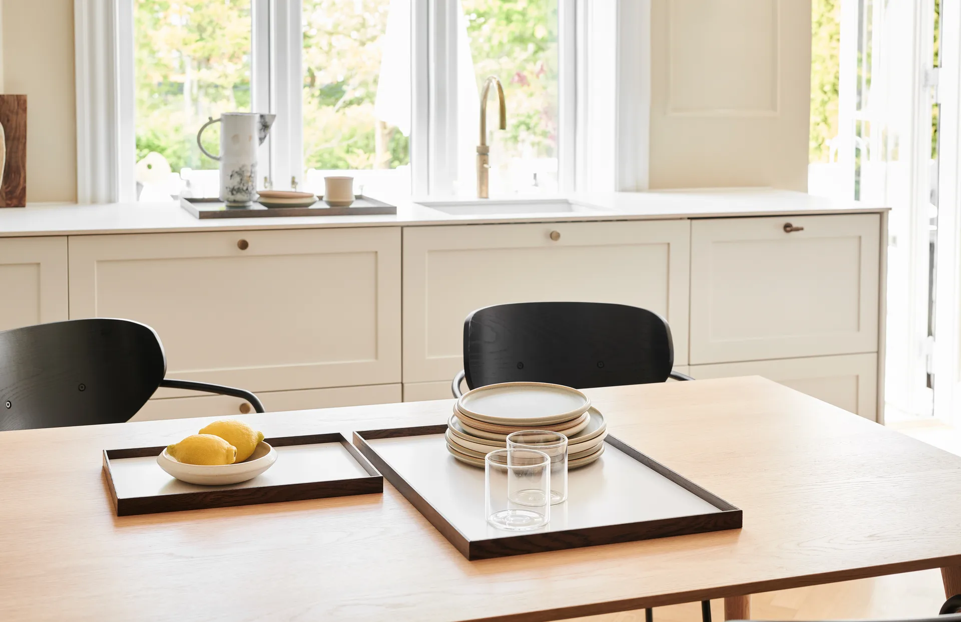 Frame bricka medium 23x34 cm, Rökt ek-beige Gejst