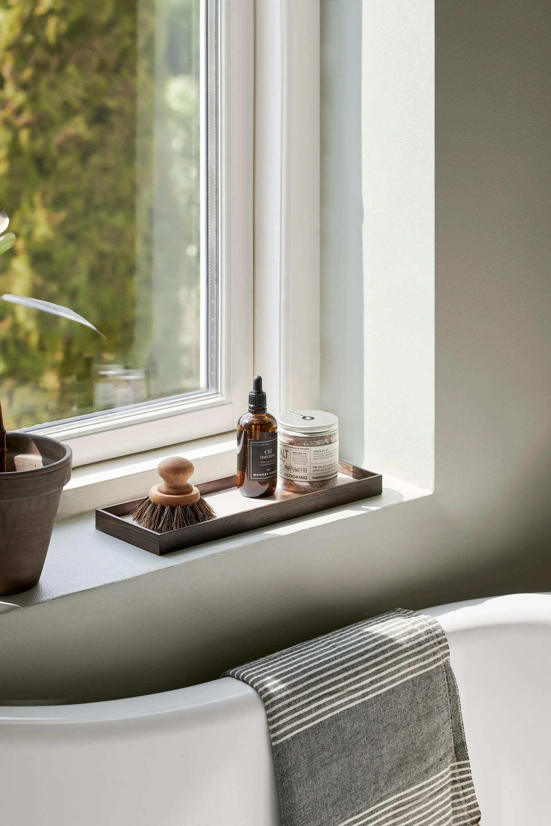 Frame bricka small 11x32,4 cm, Rökt ek-beige Gejst