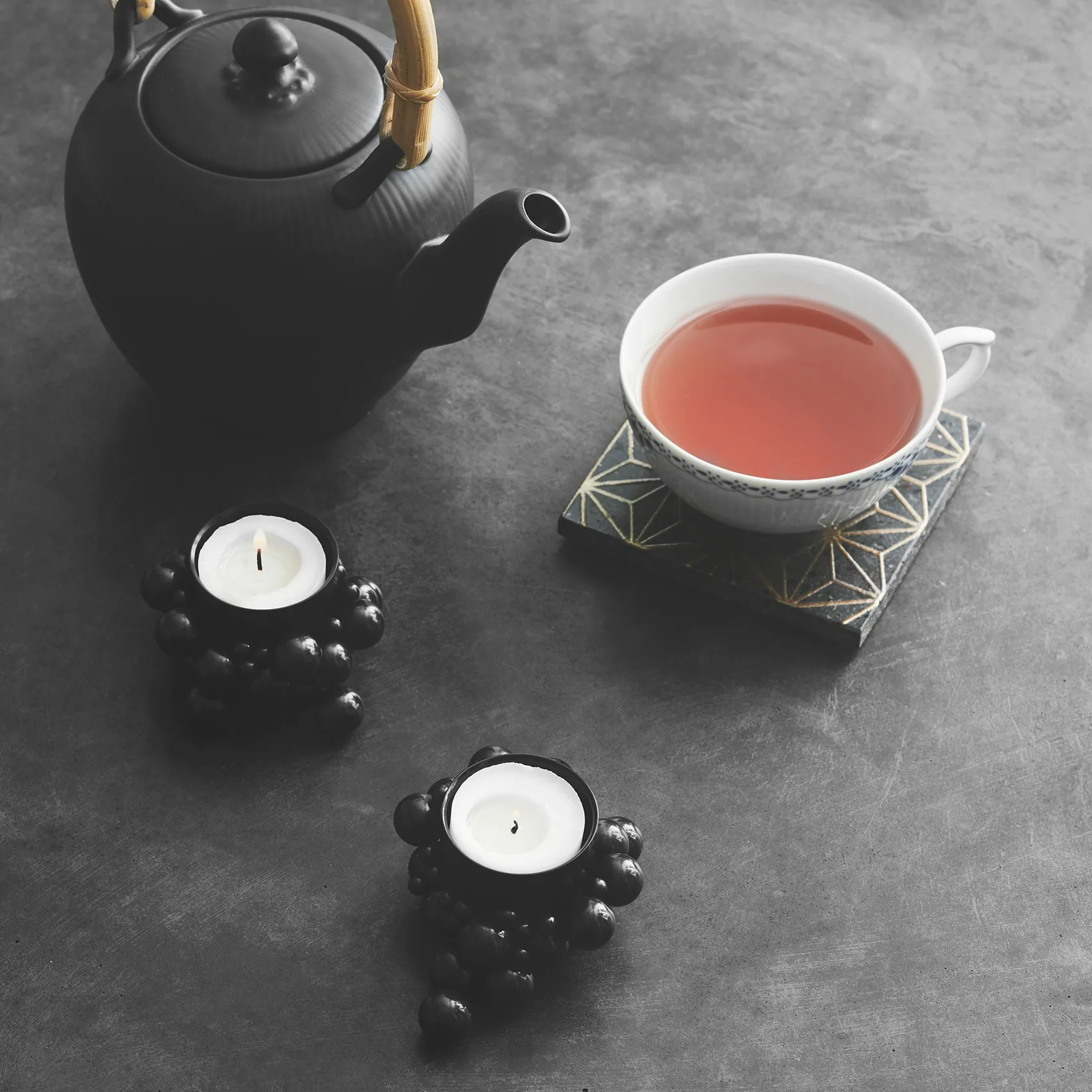 Molekyl ljuslykta, Svart Gejst