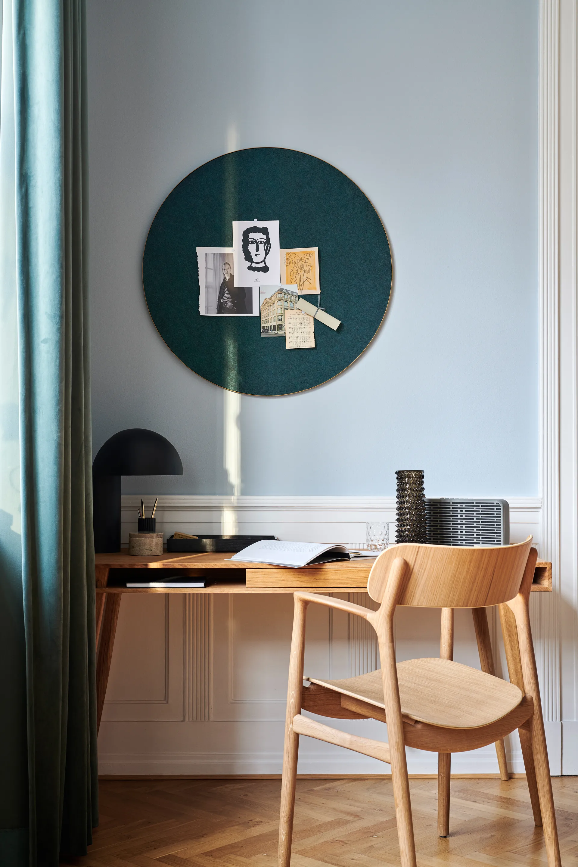 Retell pinboard anslagstavla Ø80 cm, Grön-mässing Gejst