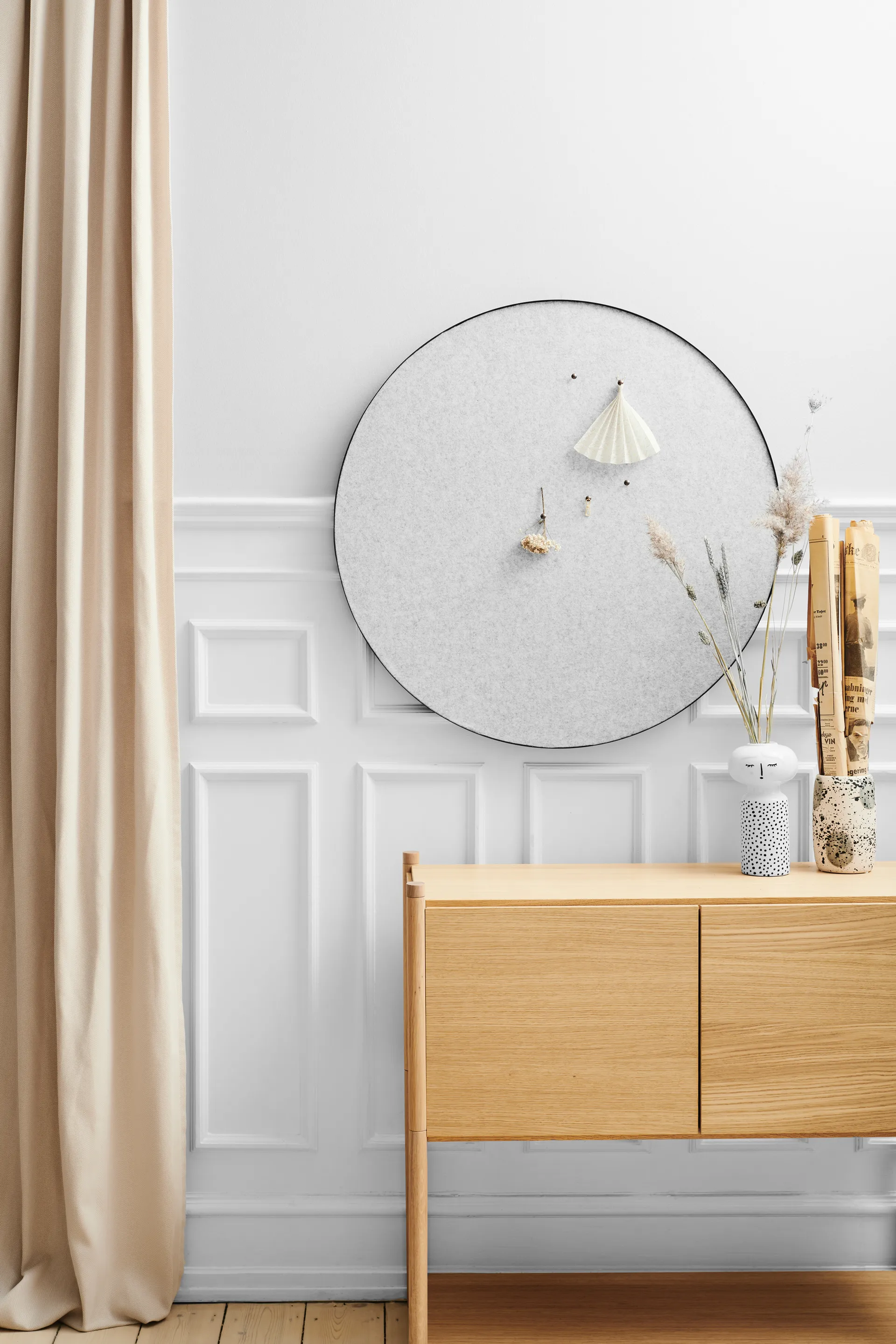 Retell pinboard anslagstavla Ø80 cm, Ljusgrå Gejst