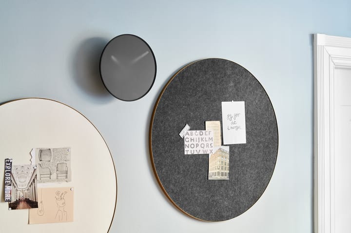 Retell pinboard anslagstavla Ø80 cm, Svart-mässing Gejst