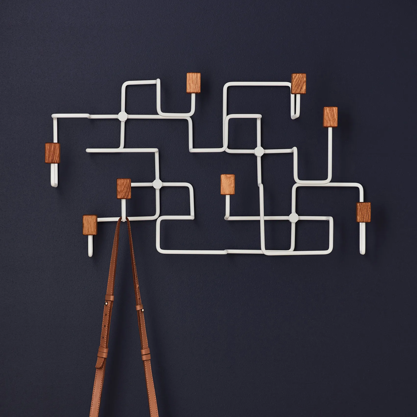 Underground klädhängare, Vit-ek Gejst