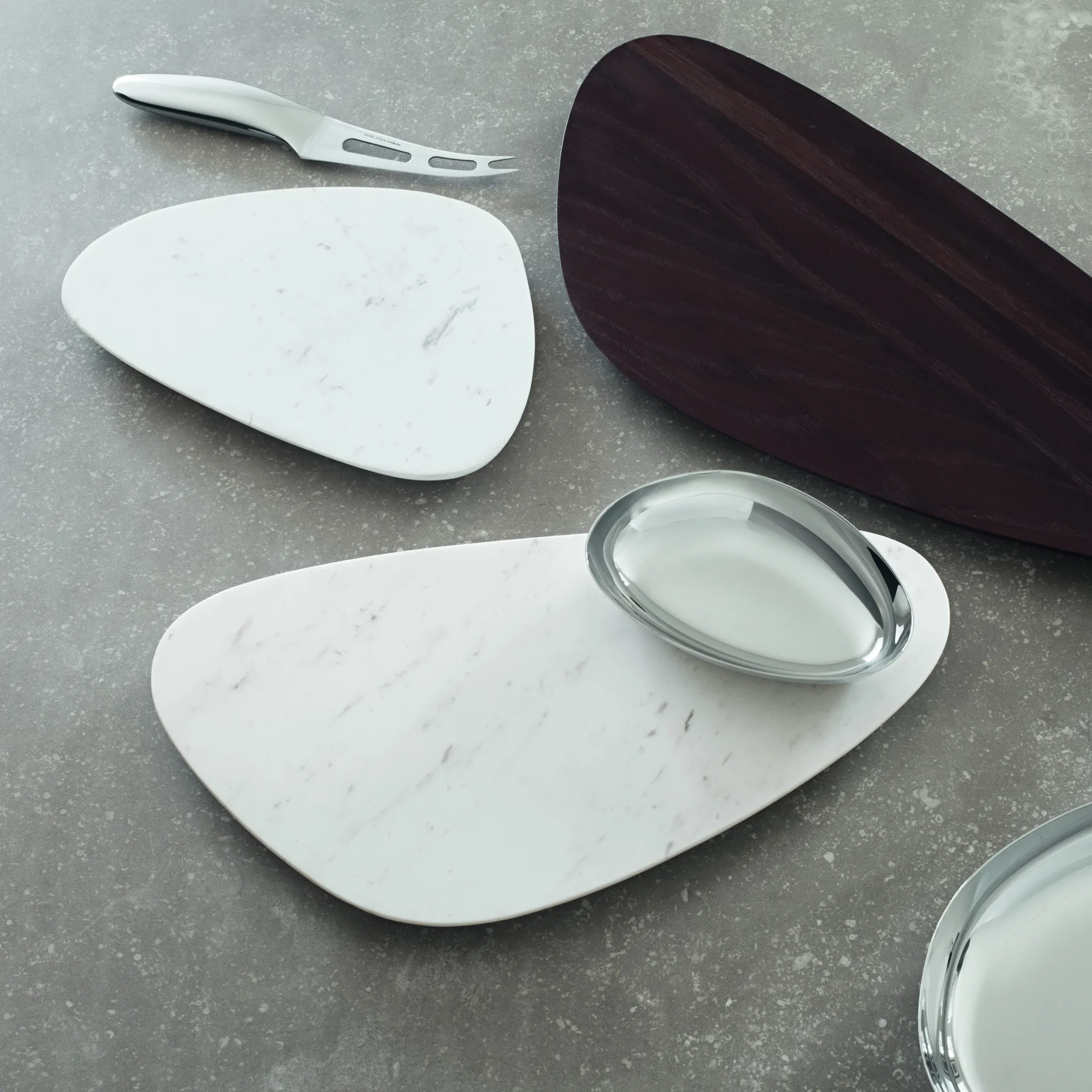 Sky serveringsbricka sten, Mellan Georg Jensen