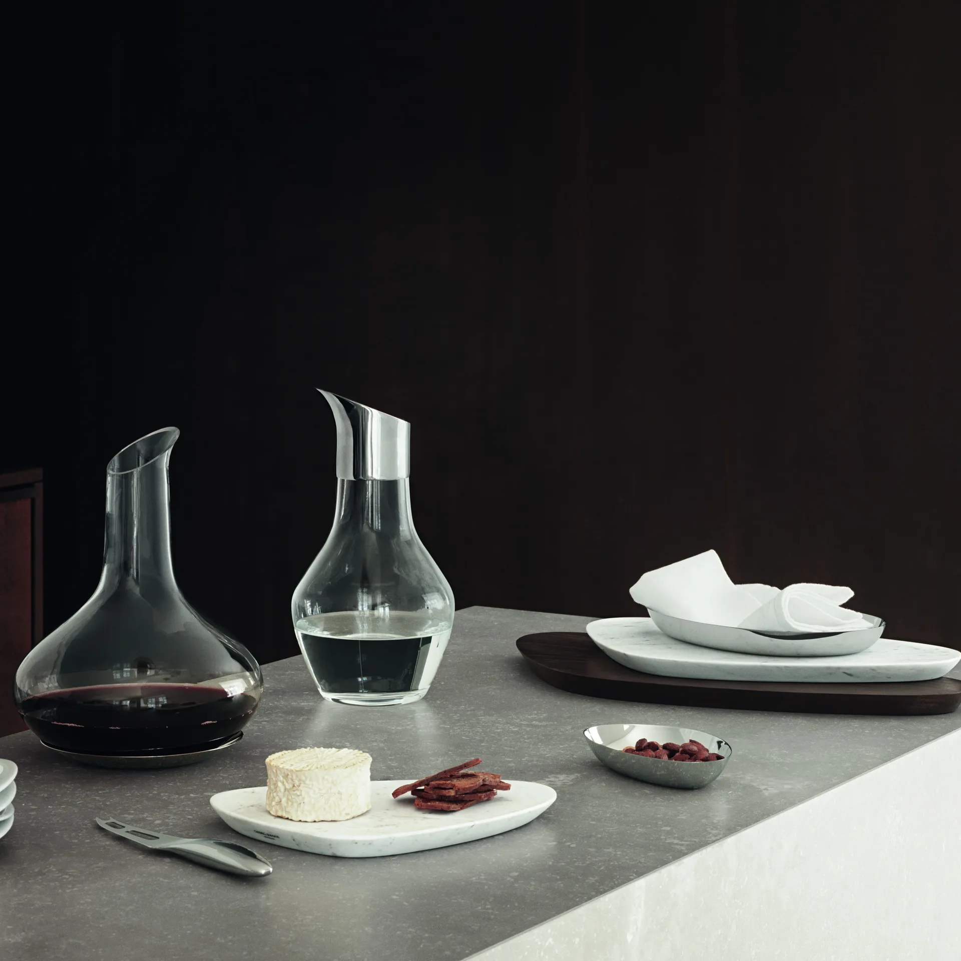 Sky serveringsbricka sten, Mellan Georg Jensen