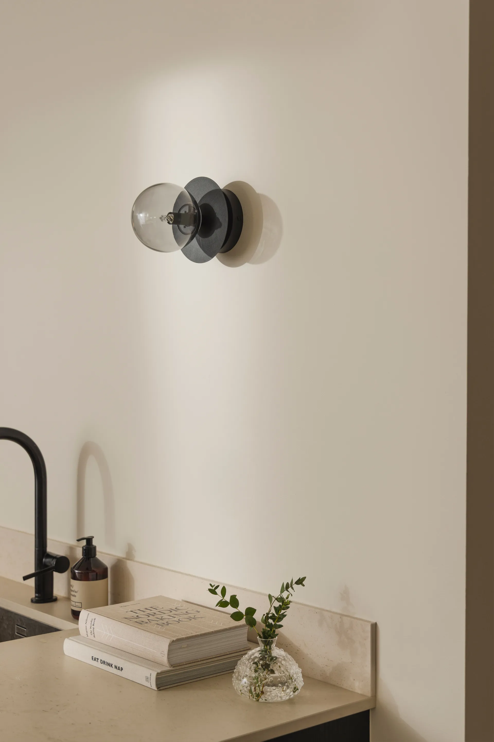 Art Deco plafond, Svart-rök Globen Lighting