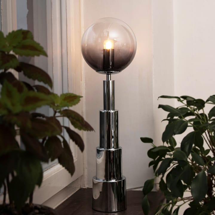 Astro 15 bordslampa, borstad mässing Globen Lighting