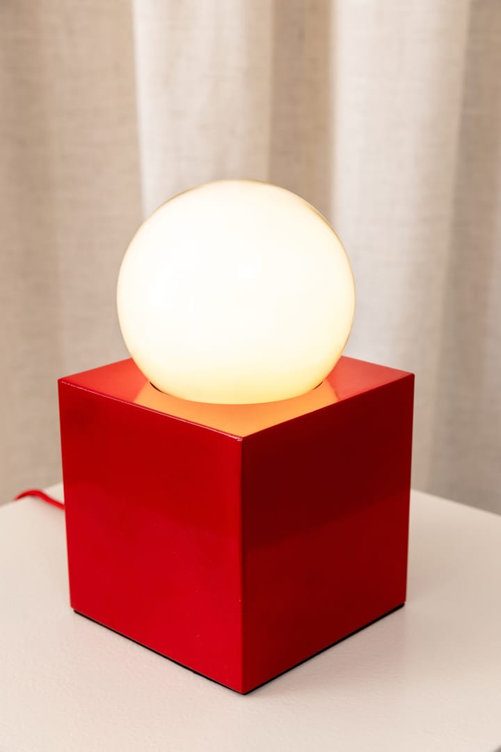 Bob 14 bordslampa - Röd - Globen Lighting