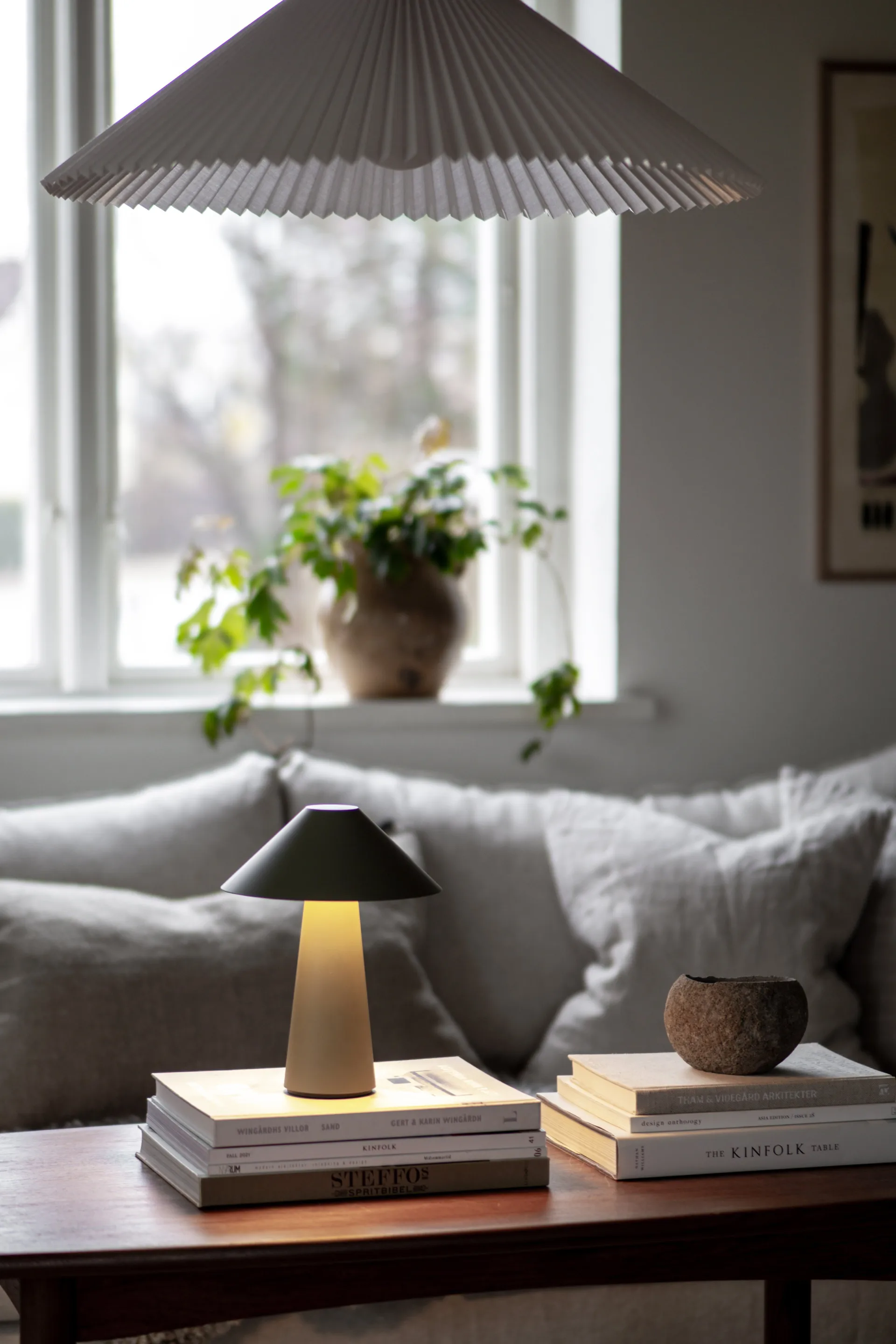 Cannes portabel bordslampa, Grön Globen Lighting