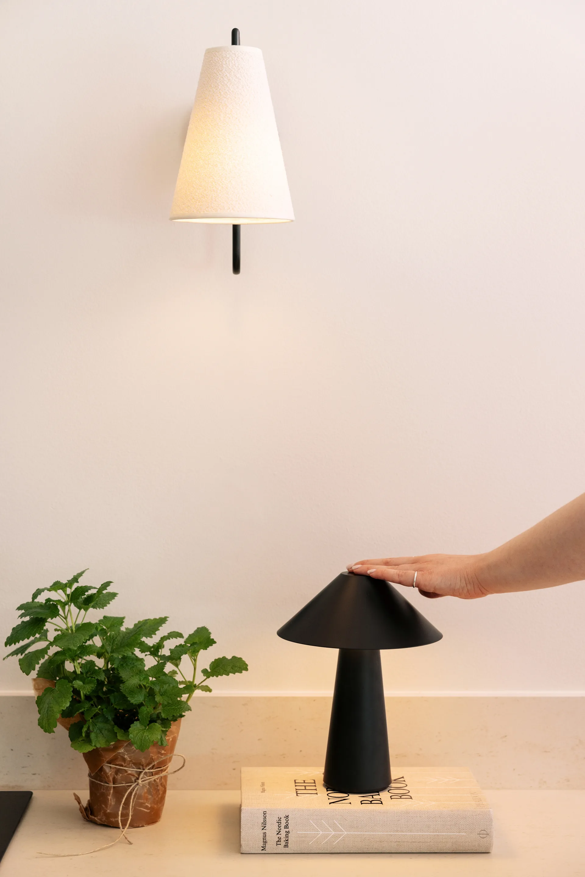 Cannes portabel bordslampa, Svart Globen Lighting