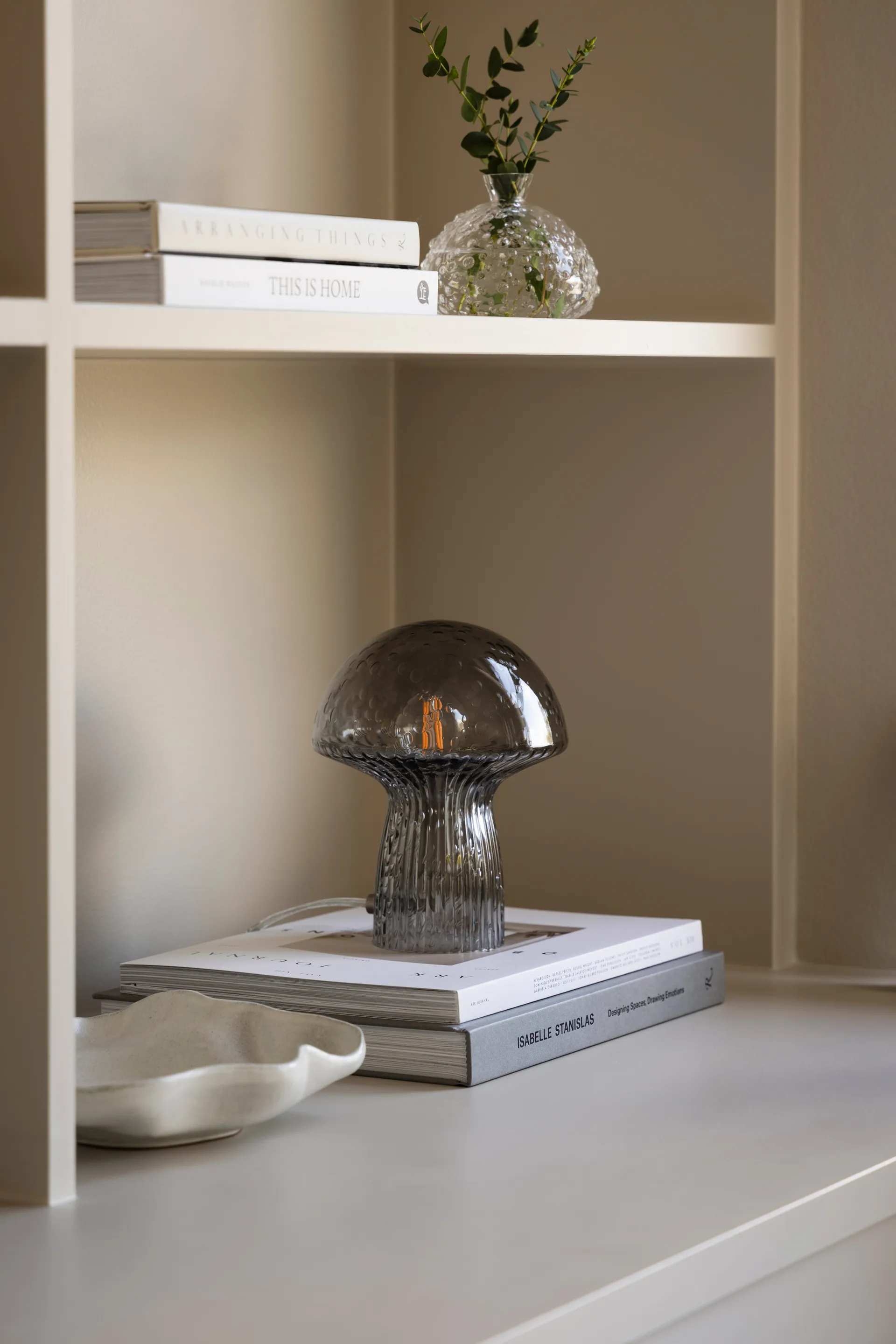 Fungo bordslampa Special Edition Rök, Ø16 cm, H:20 cm Globen Lighting