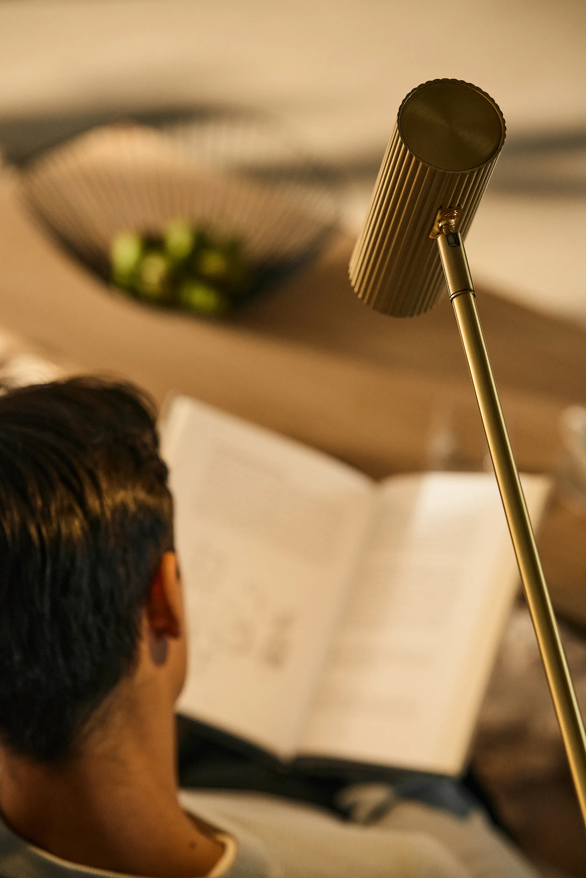 Hubble golvlampa, Borstad mässing Globen Lighting