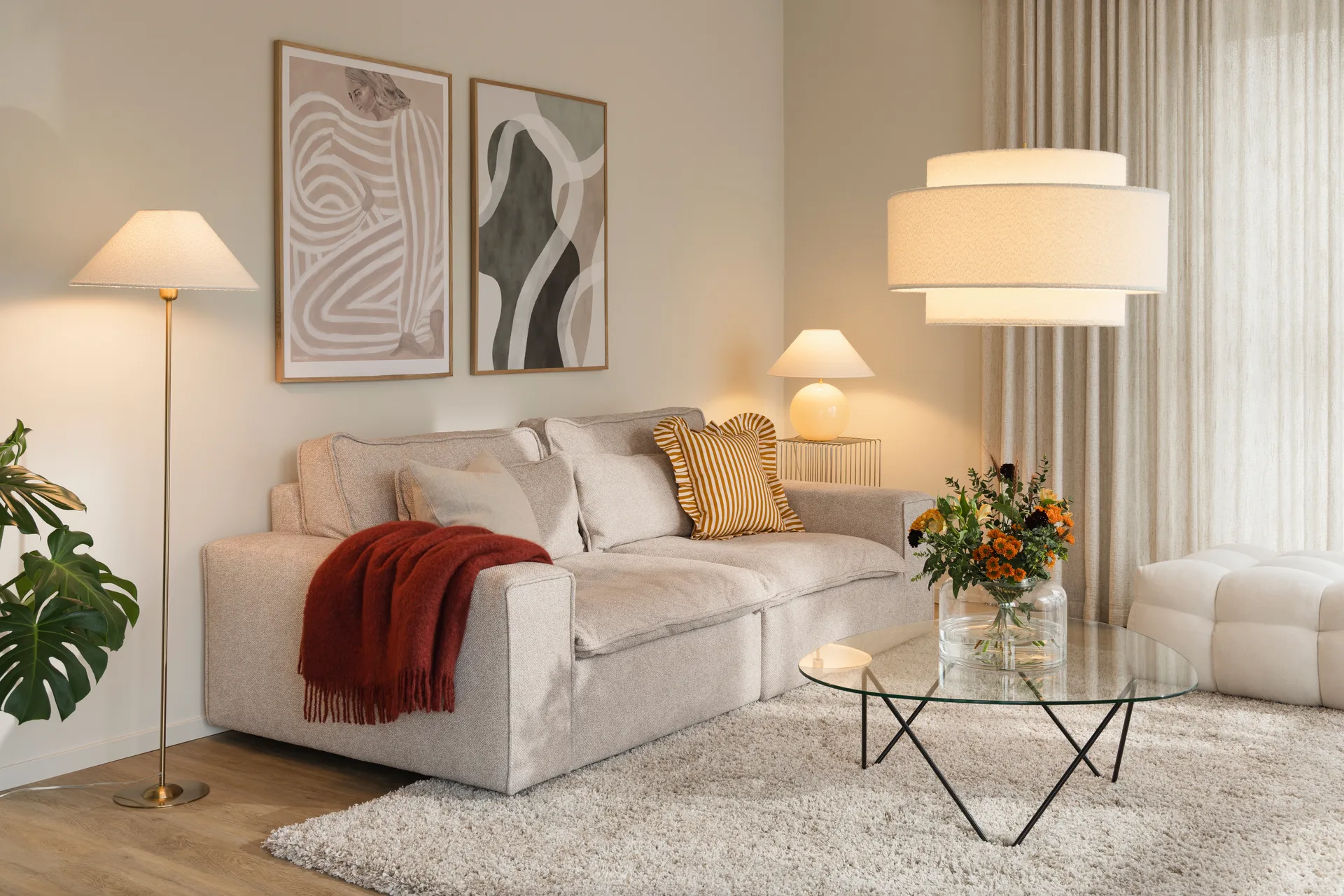 Iris golvlampfot, Borstad mässing Globen Lighting