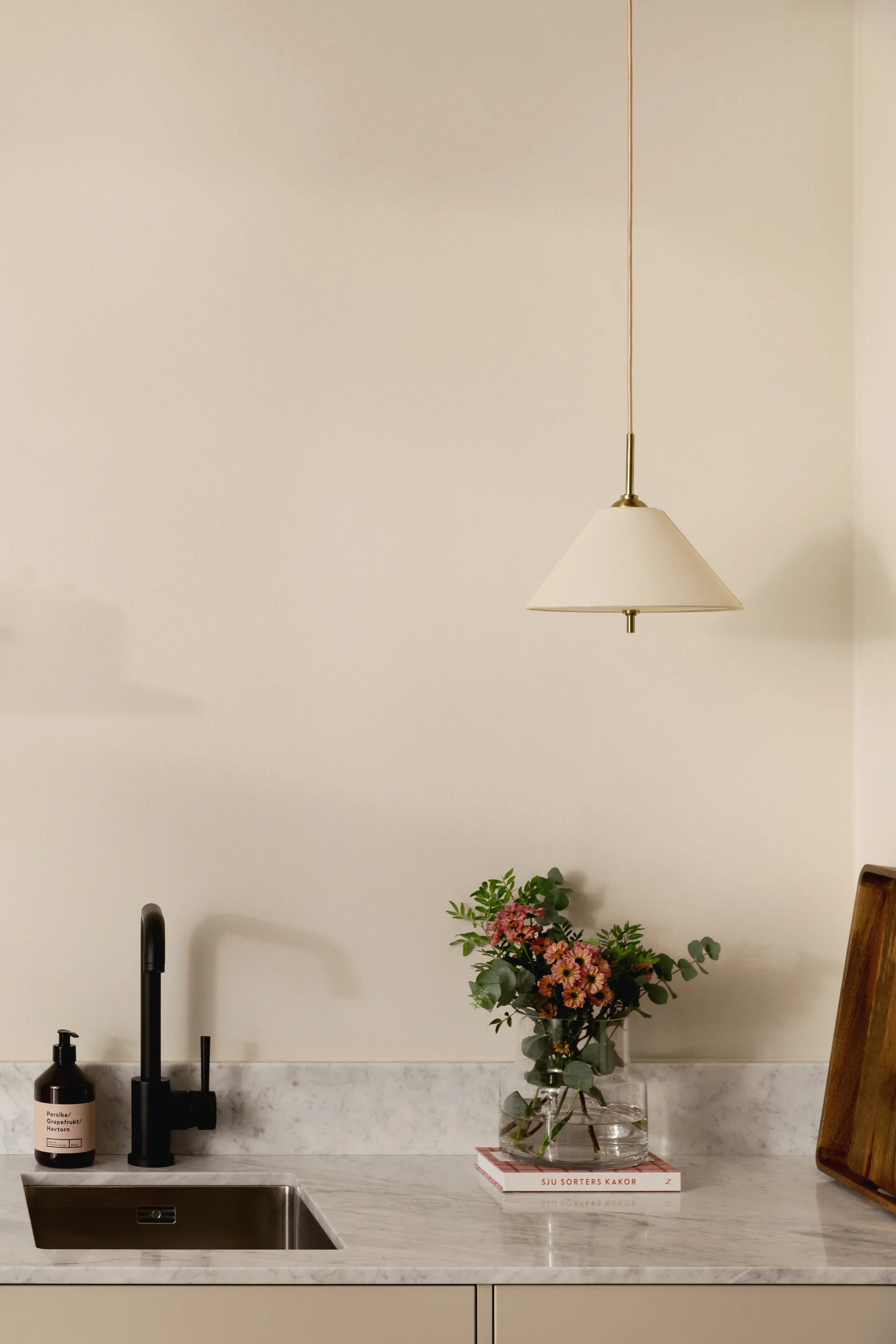 Iris pendel  25, Creme Globen Lighting