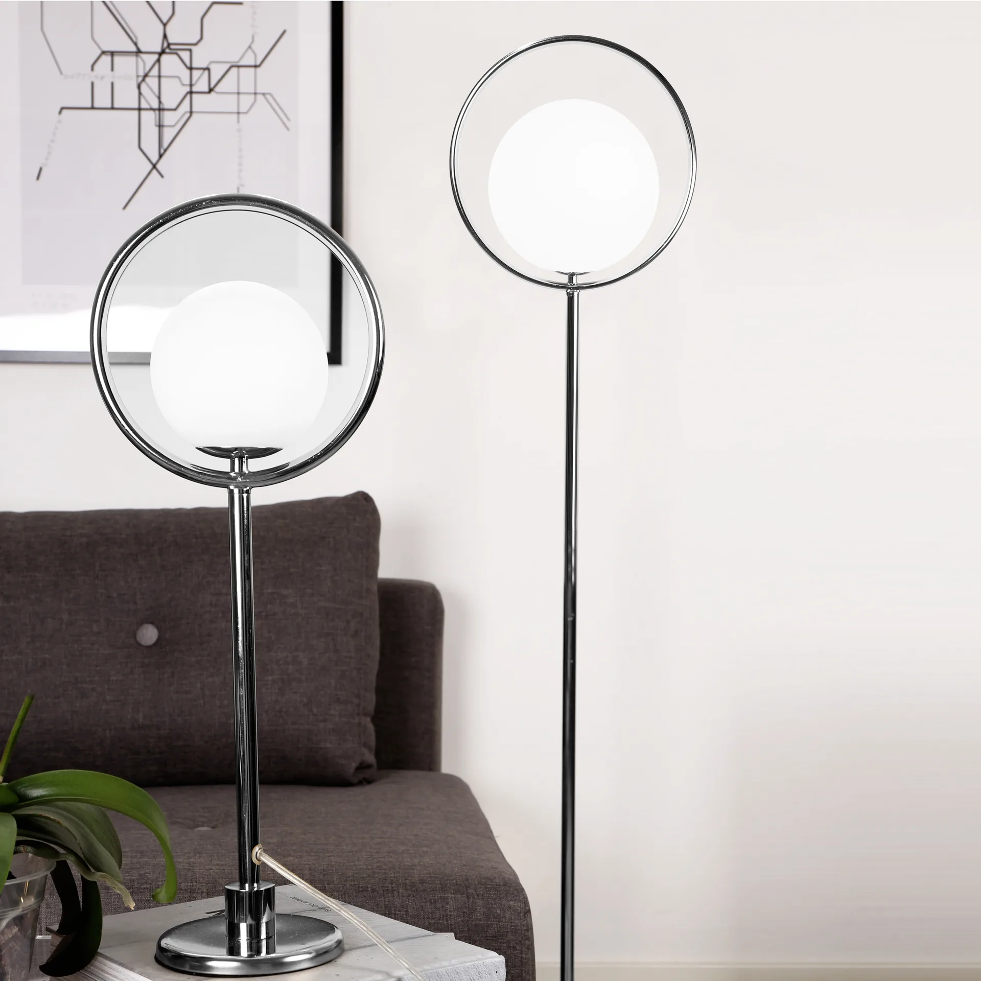 Saint golvlampa, krom Globen Lighting