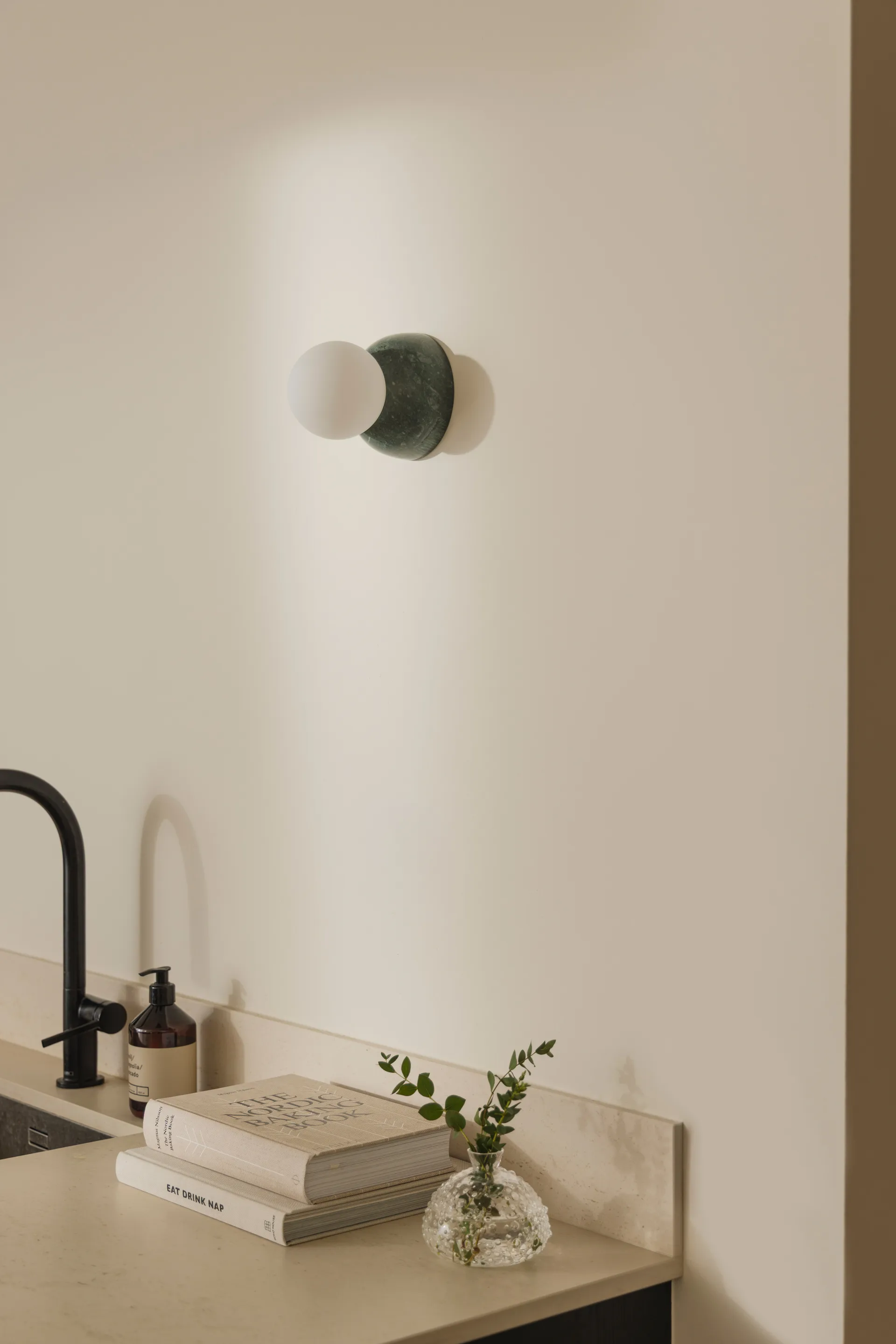 Torrano vägglampa/plafond 13 cm, Mörkgrön marmor Globen Lighting