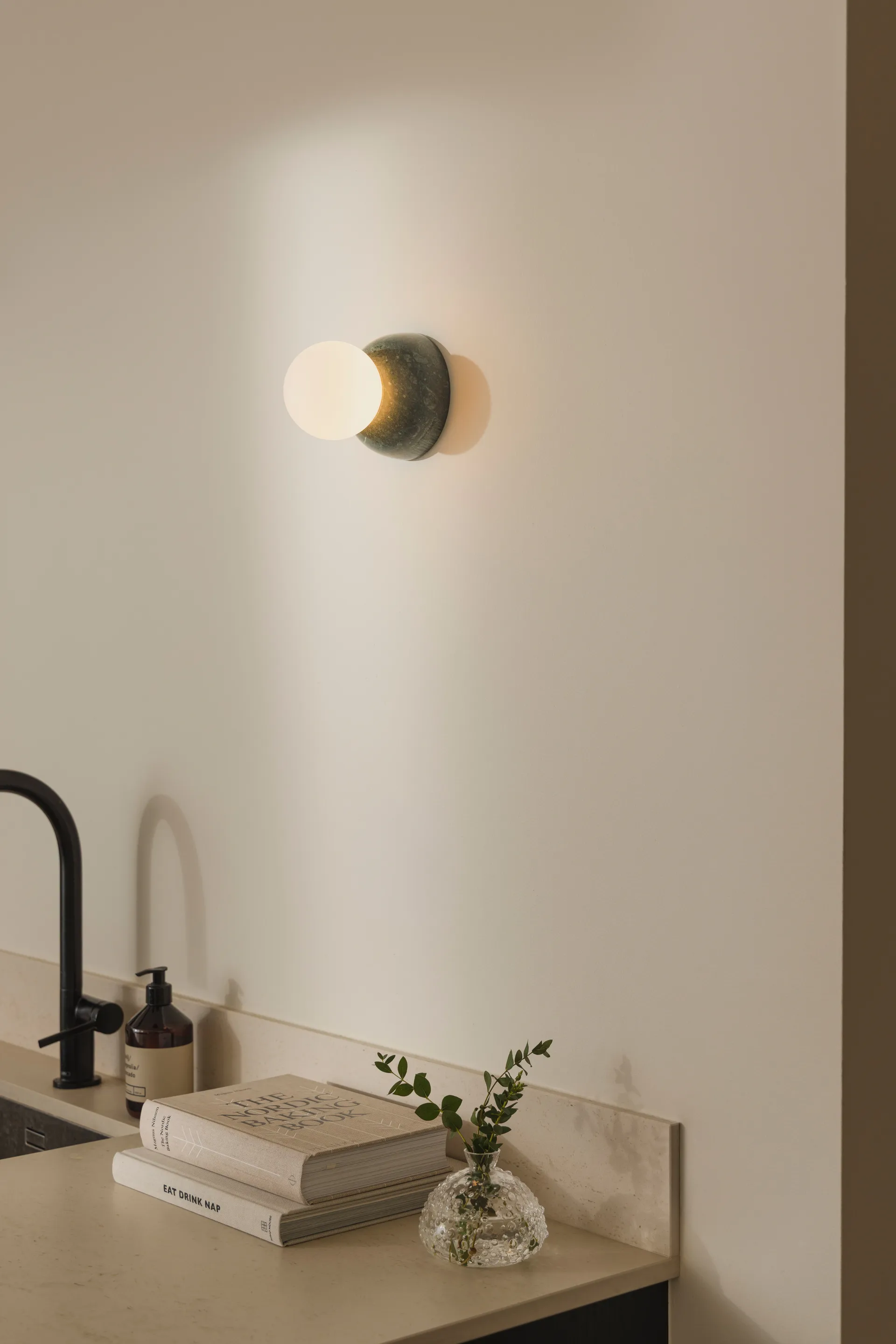 Torrano vägglampa/plafond 13 cm, Mörkgrön marmor Globen Lighting