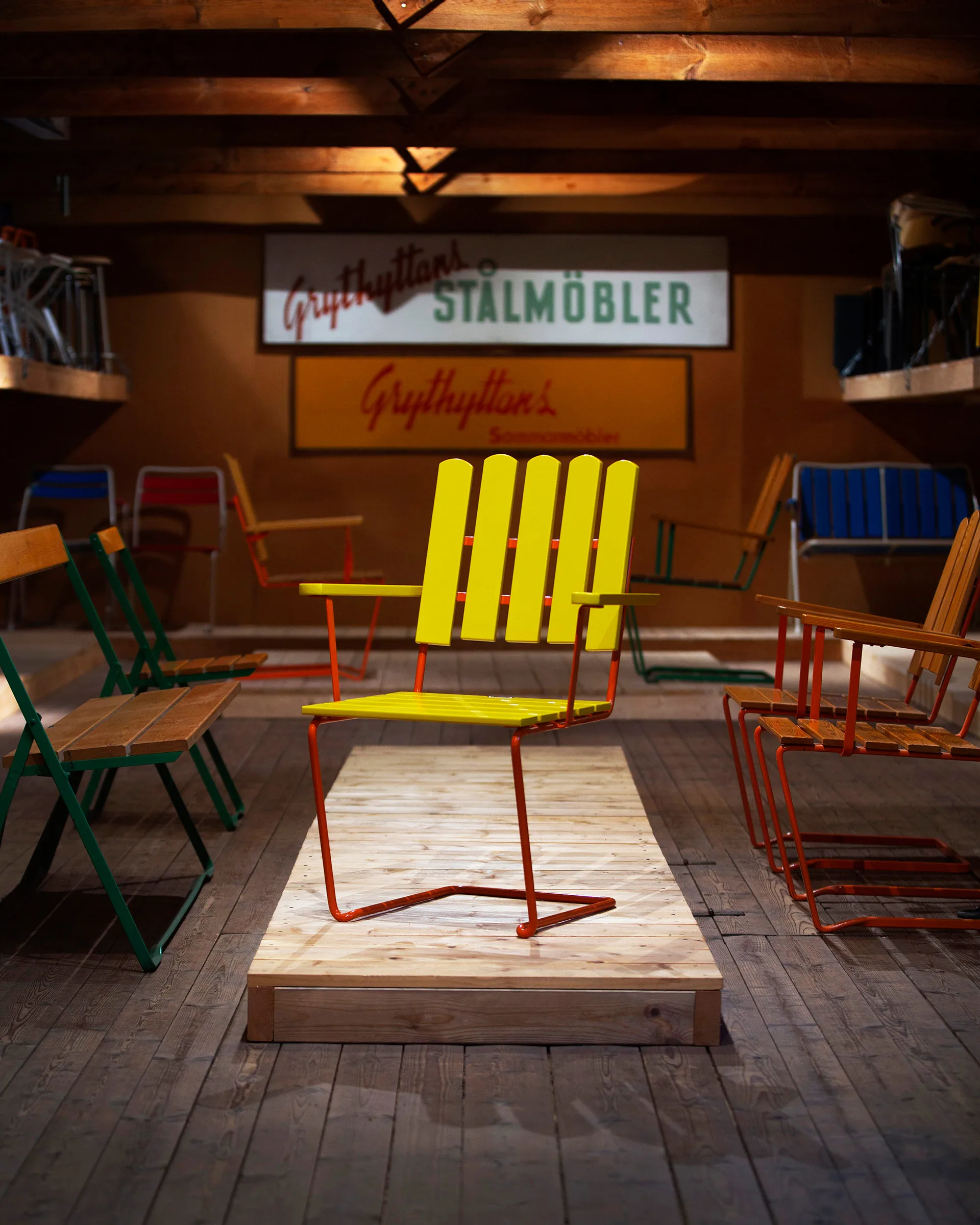 A2 fåtölj Limited Edition, Yellow lacquered oak-orange base Grythyttan Stålmöbler