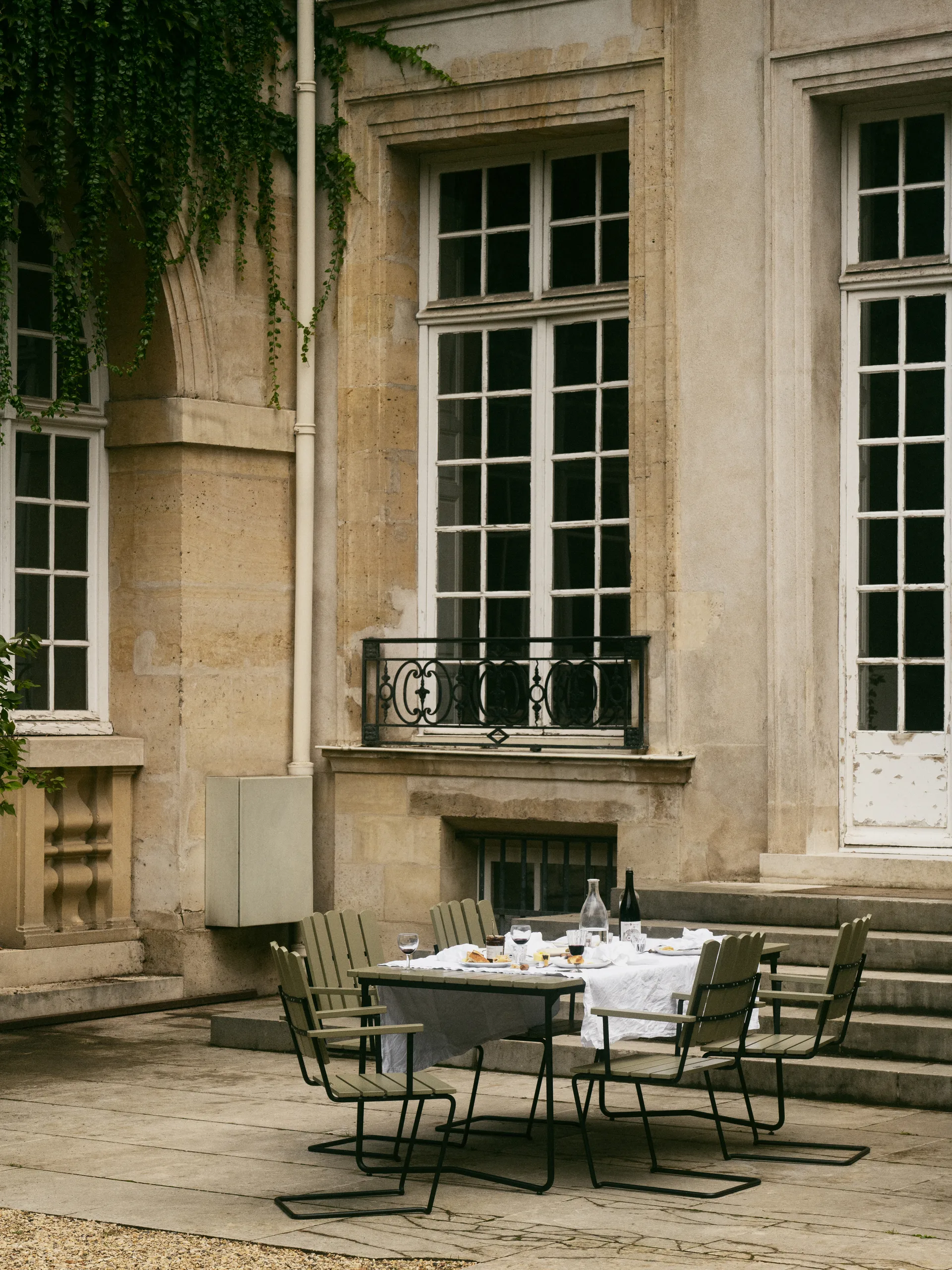 B31 matbord, 170x92 cm, Ljusgrön ek-svart Grythyttan Stålmöbler