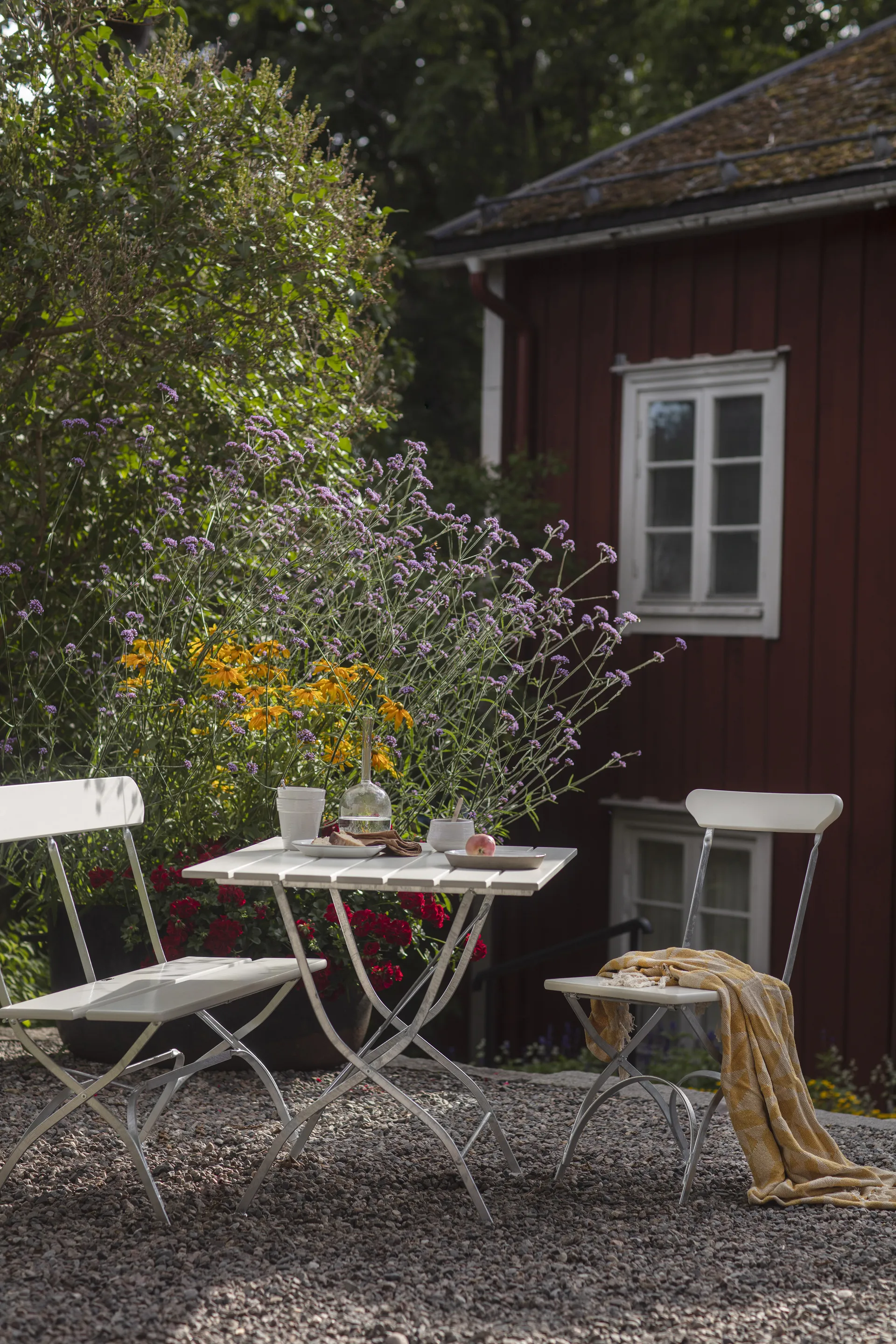 Bryggeribord, Vit lack ek-varmförzinkad Grythyttan Stålmöbler