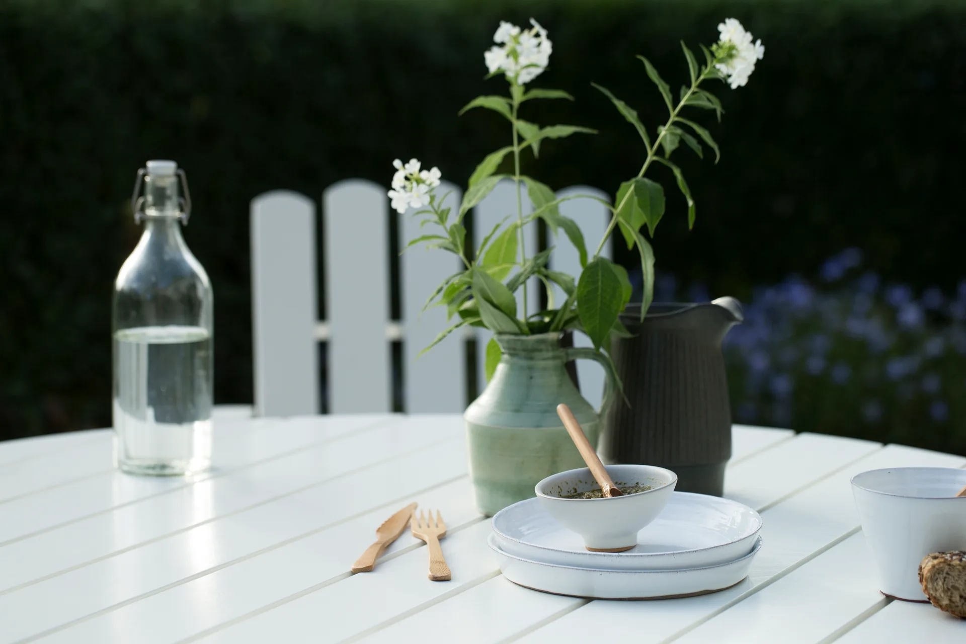 Grythyttan matgrupp vit 9A Ø120cm + 5st A2,  Grythyttan Stålmöbler