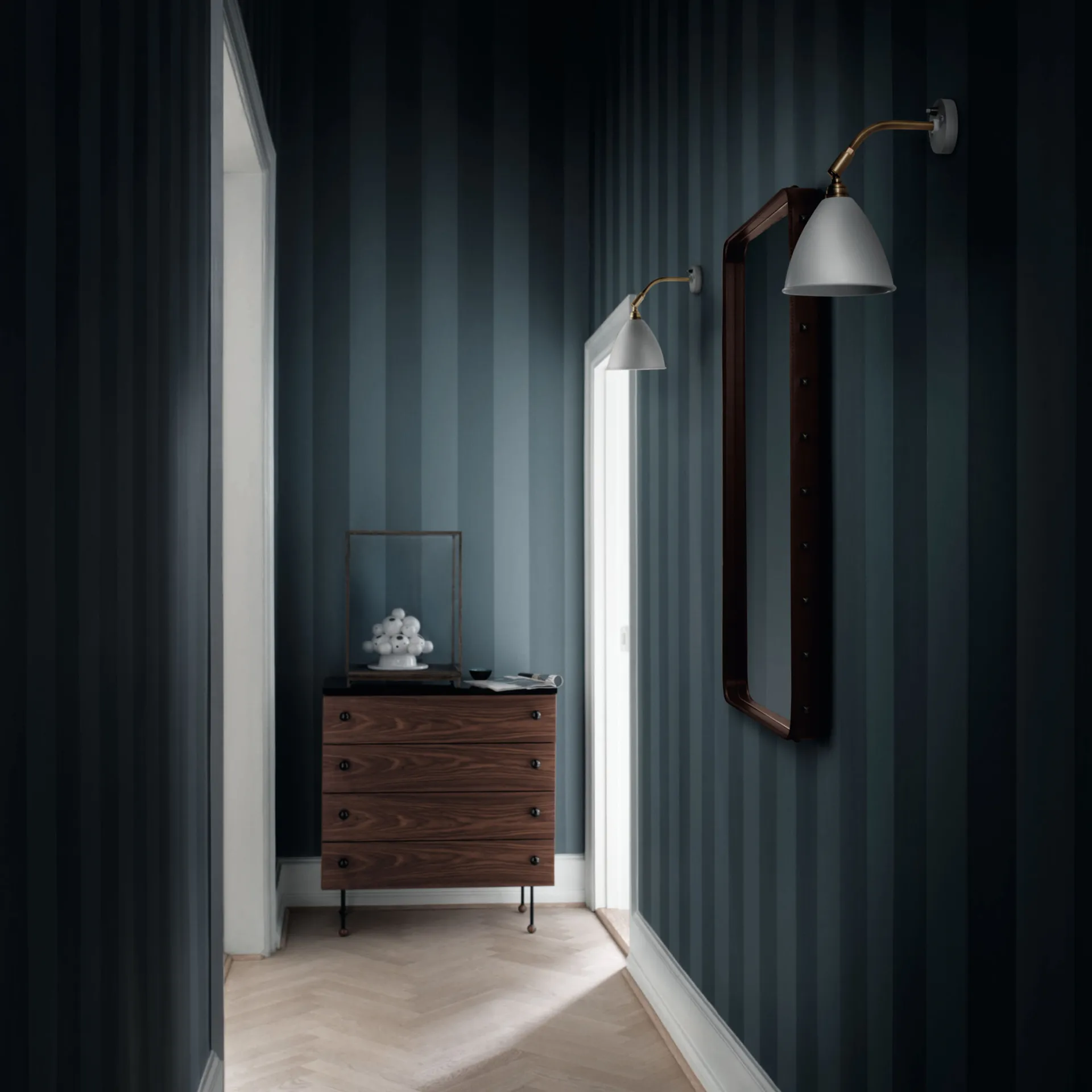 62 Dresser byrå, american walnut, 4 lådor GUBI